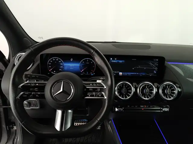 Mercedes-Benz Gla view 13