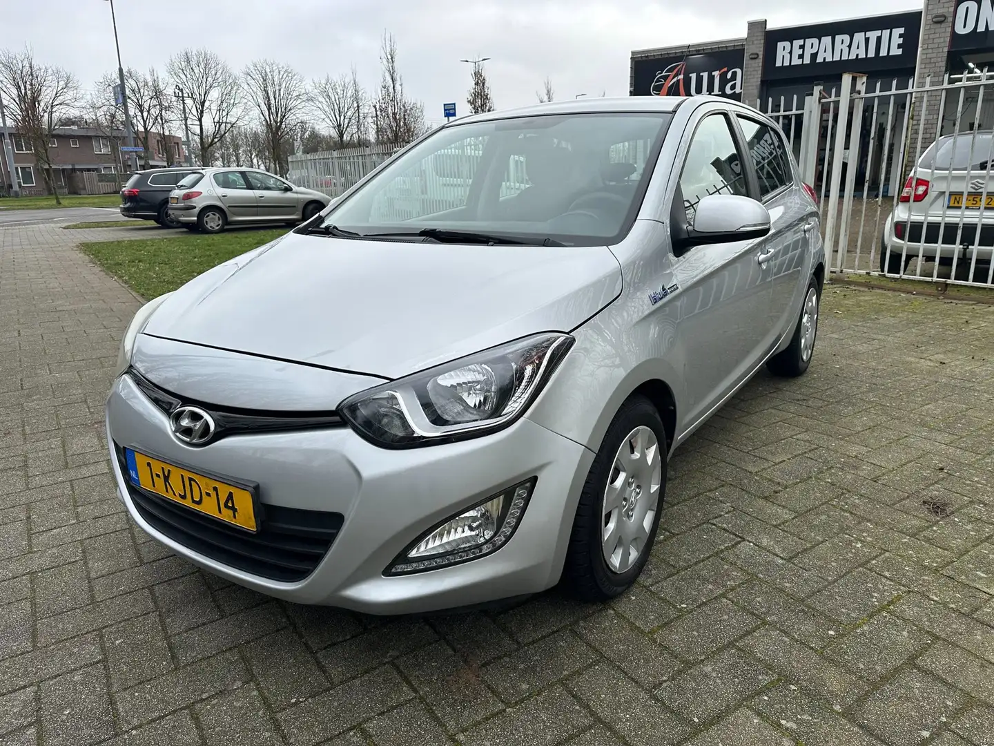 Hyundai i20 1.2i i-Motion Grau - 1