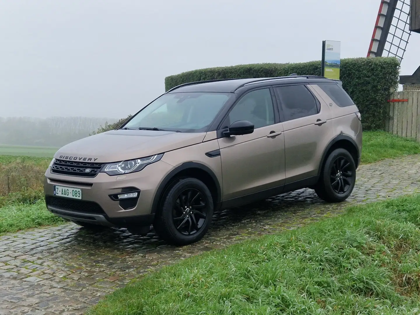 Land Rover Discovery Sport TD4 Aut. HSE Bruin - 2
