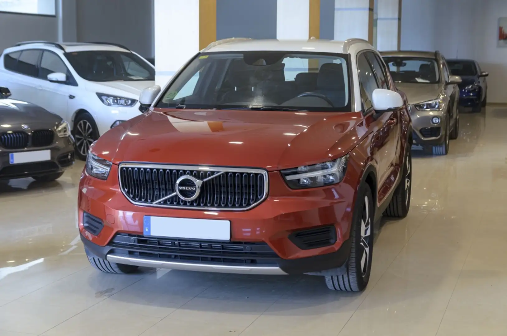 Volvo XC40 T3 Momentum Rouge - 1