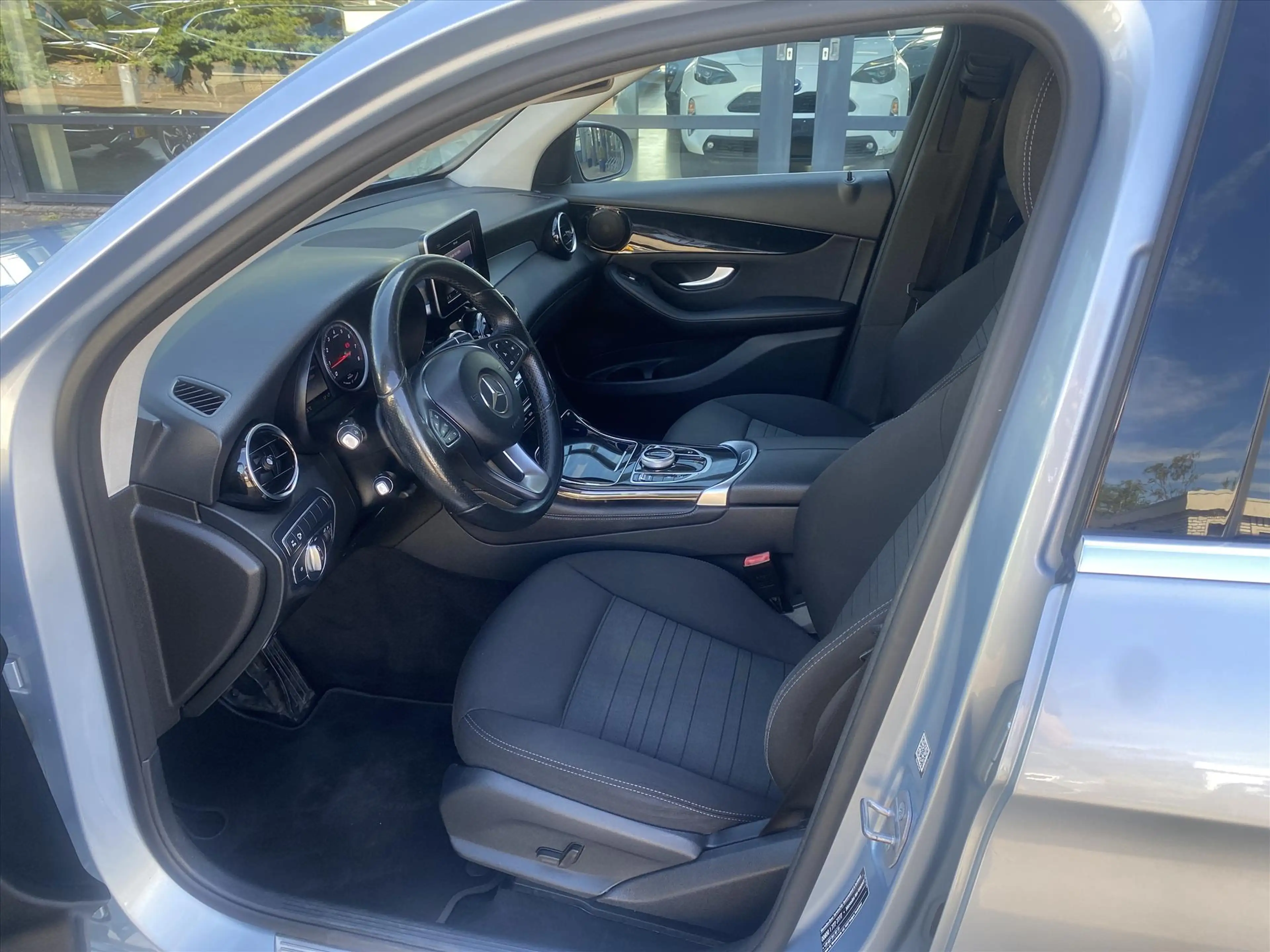 Mercedes-Benz GLC 350 e Plug-in Hybrid 320pk 4MATIC 7G-TRONIC PLUS — photo 16