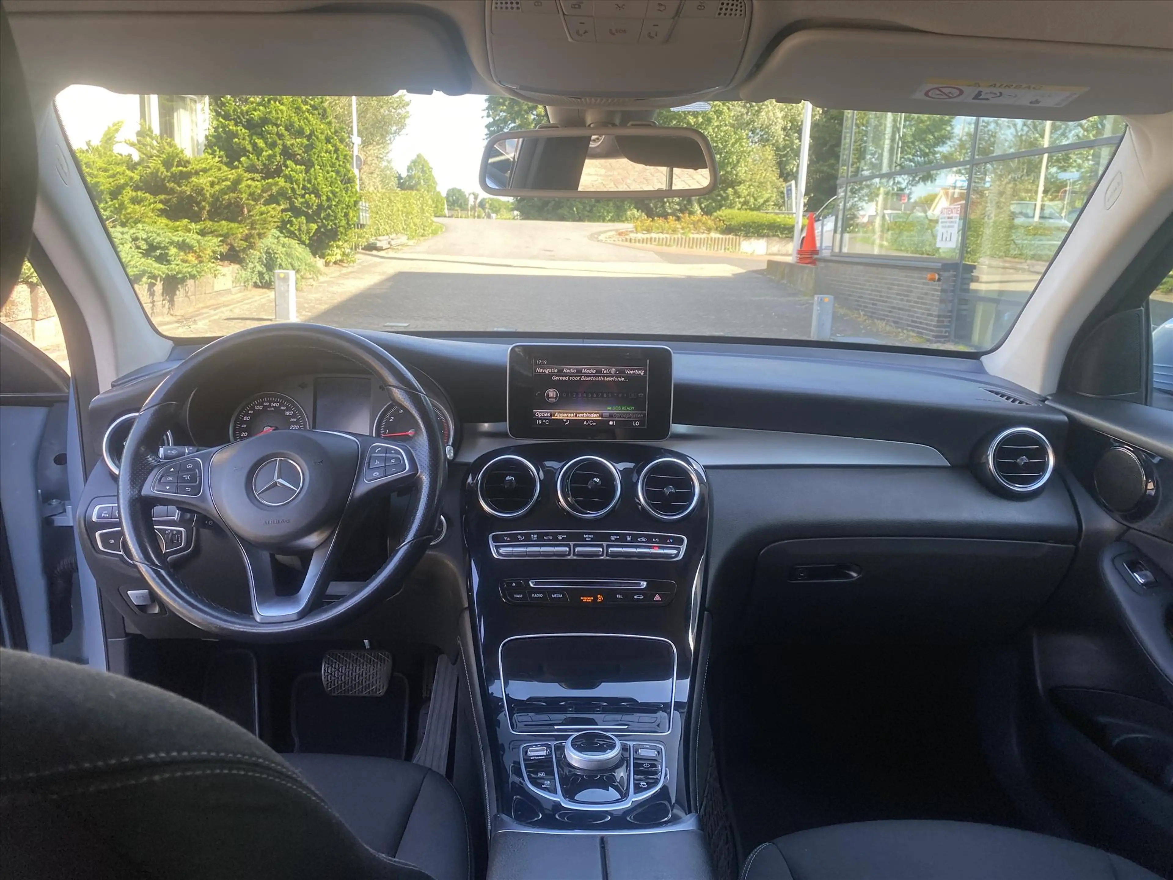 Mercedes-Benz GLC 350 e Plug-in Hybrid 320pk 4MATIC 7G-TRONIC PLUS — photo 30