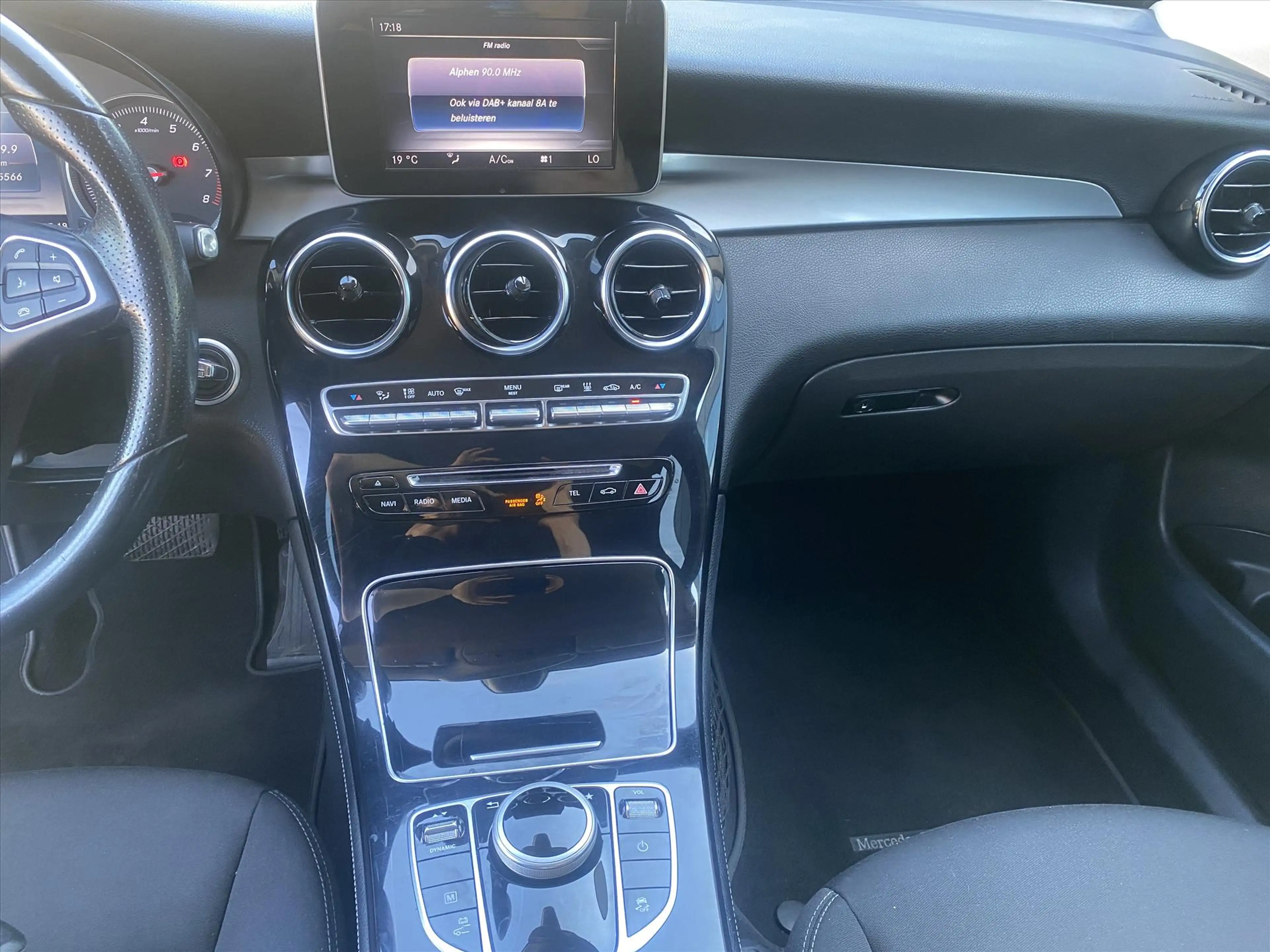 Mercedes-Benz GLC 350 e Plug-in Hybrid 320pk 4MATIC 7G-TRONIC PLUS — photo 24