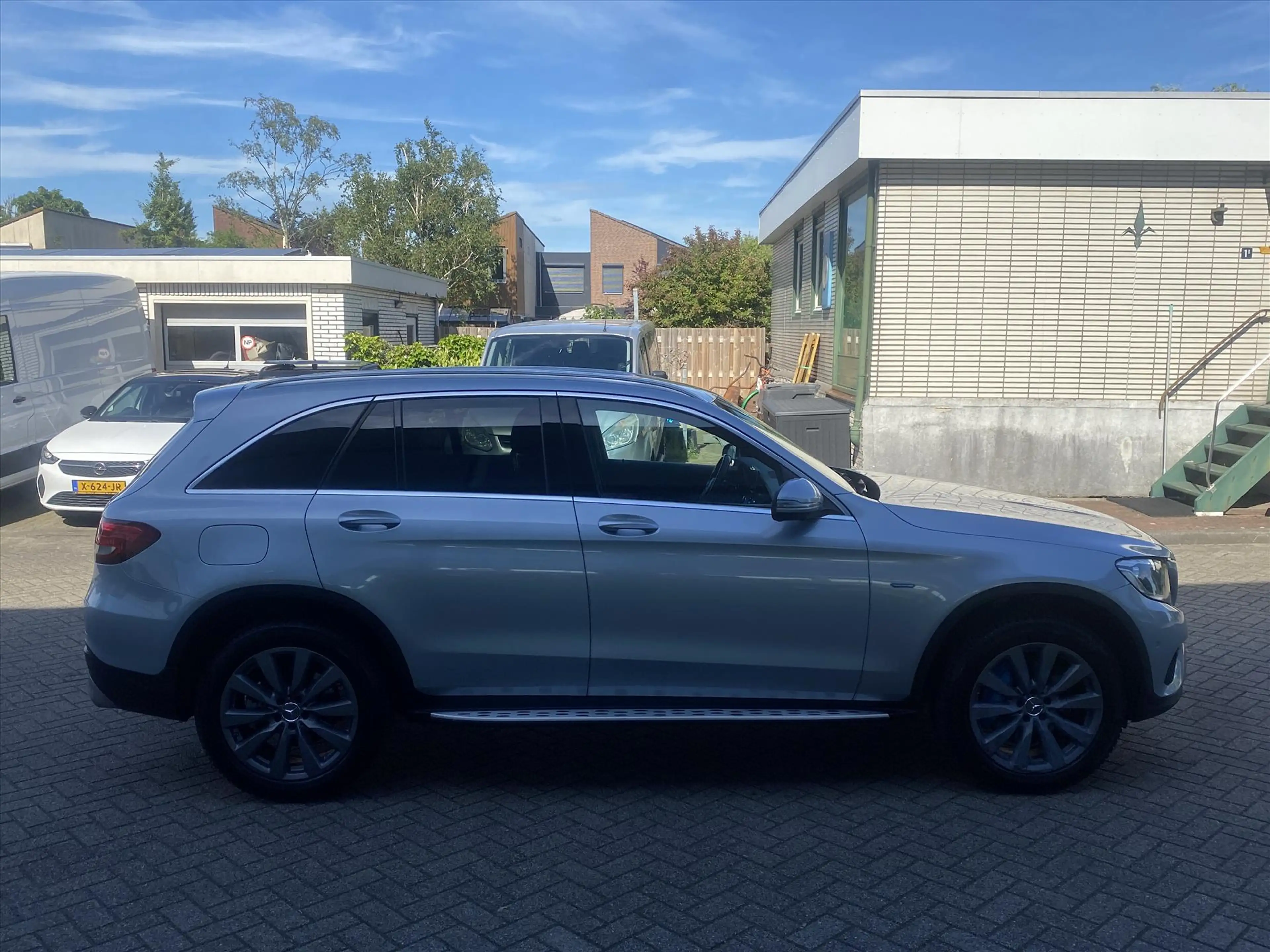 Mercedes-Benz GLC 350 e Plug-in Hybrid 320pk 4MATIC 7G-TRONIC PLUS — photo 6