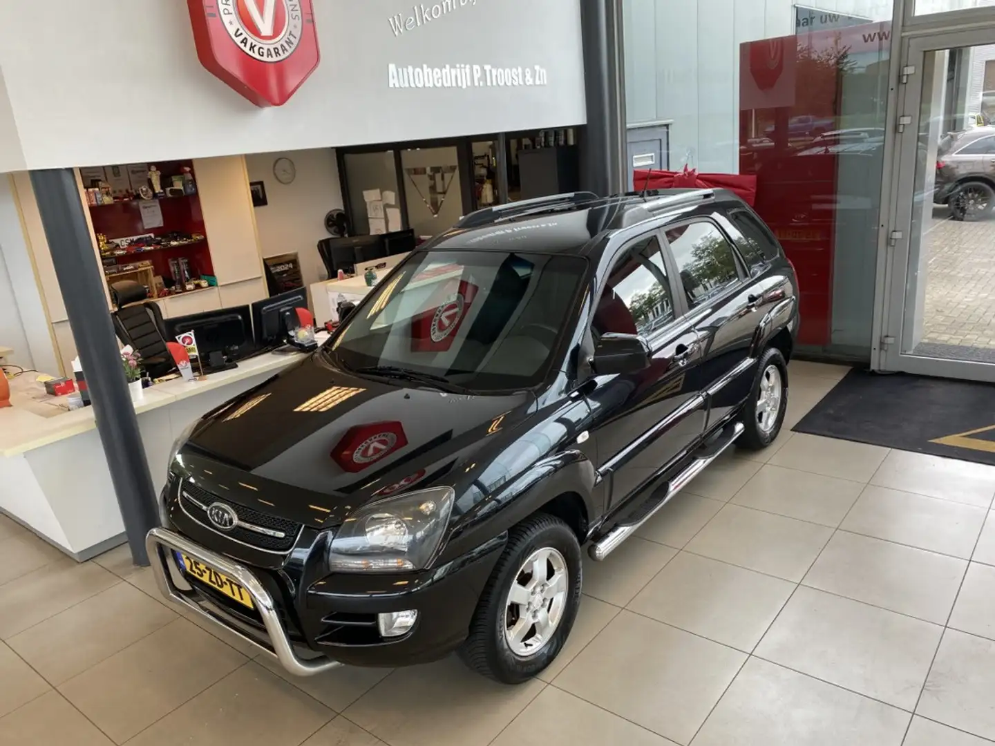 Kia Sportage 2.0 CVVT Comfort,Airco,Cruisecontrol,Elektrischpak Zwart - 2