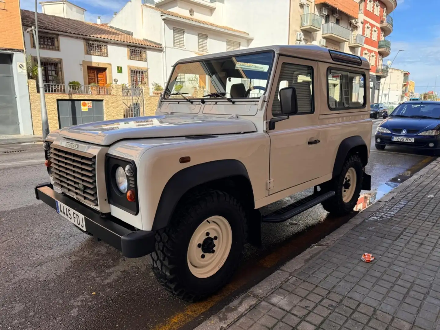 Land Rover Defender 90 2.5Td5 SW E Blanco - 1