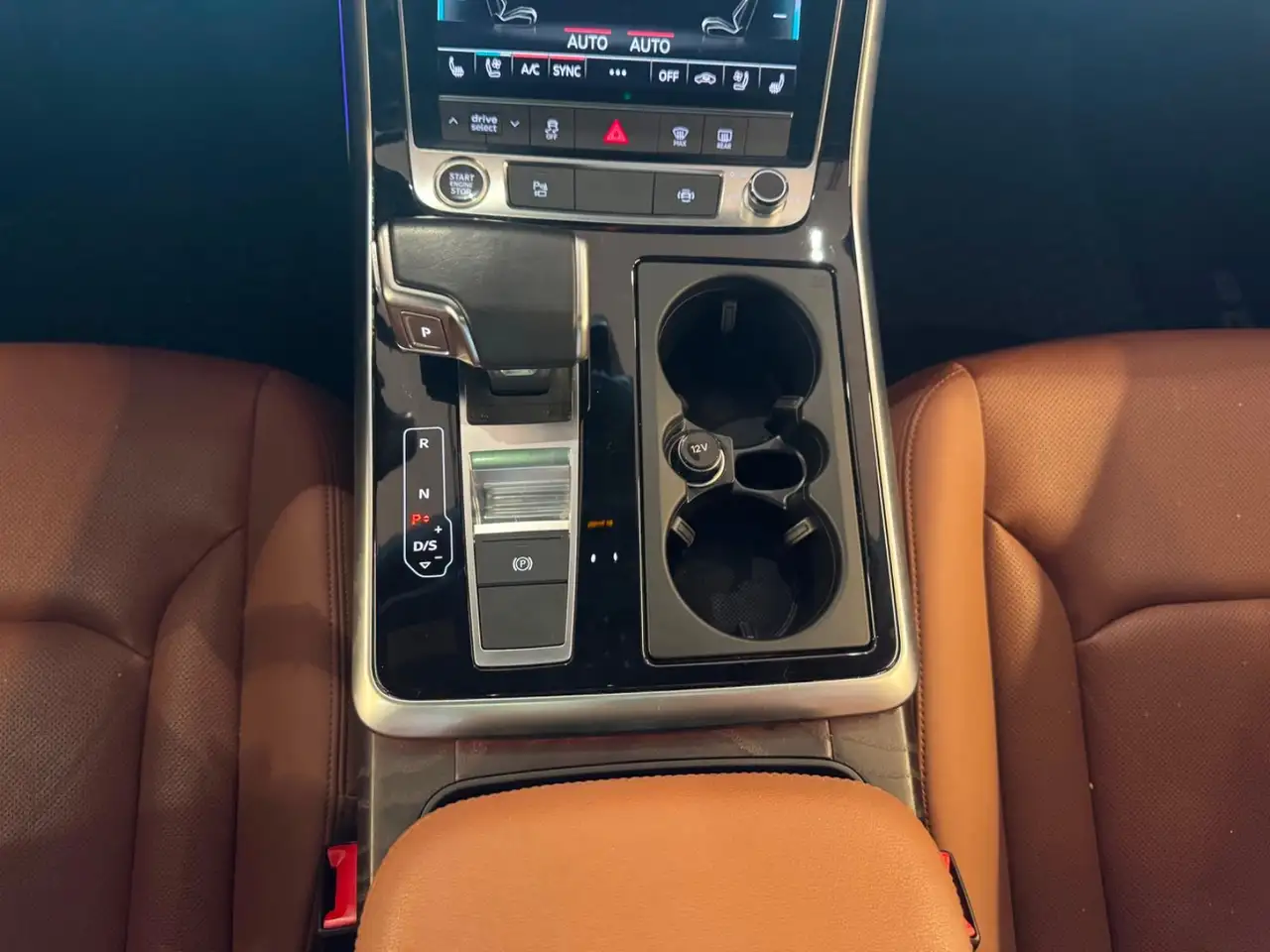 Audi Q8 снимка Audi Q8
