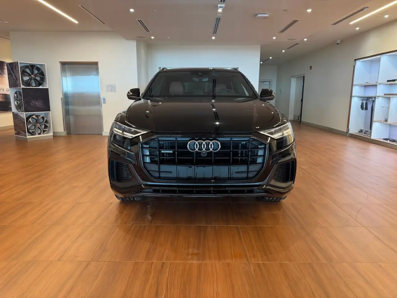 Audi Q8 снимка Audi Q8