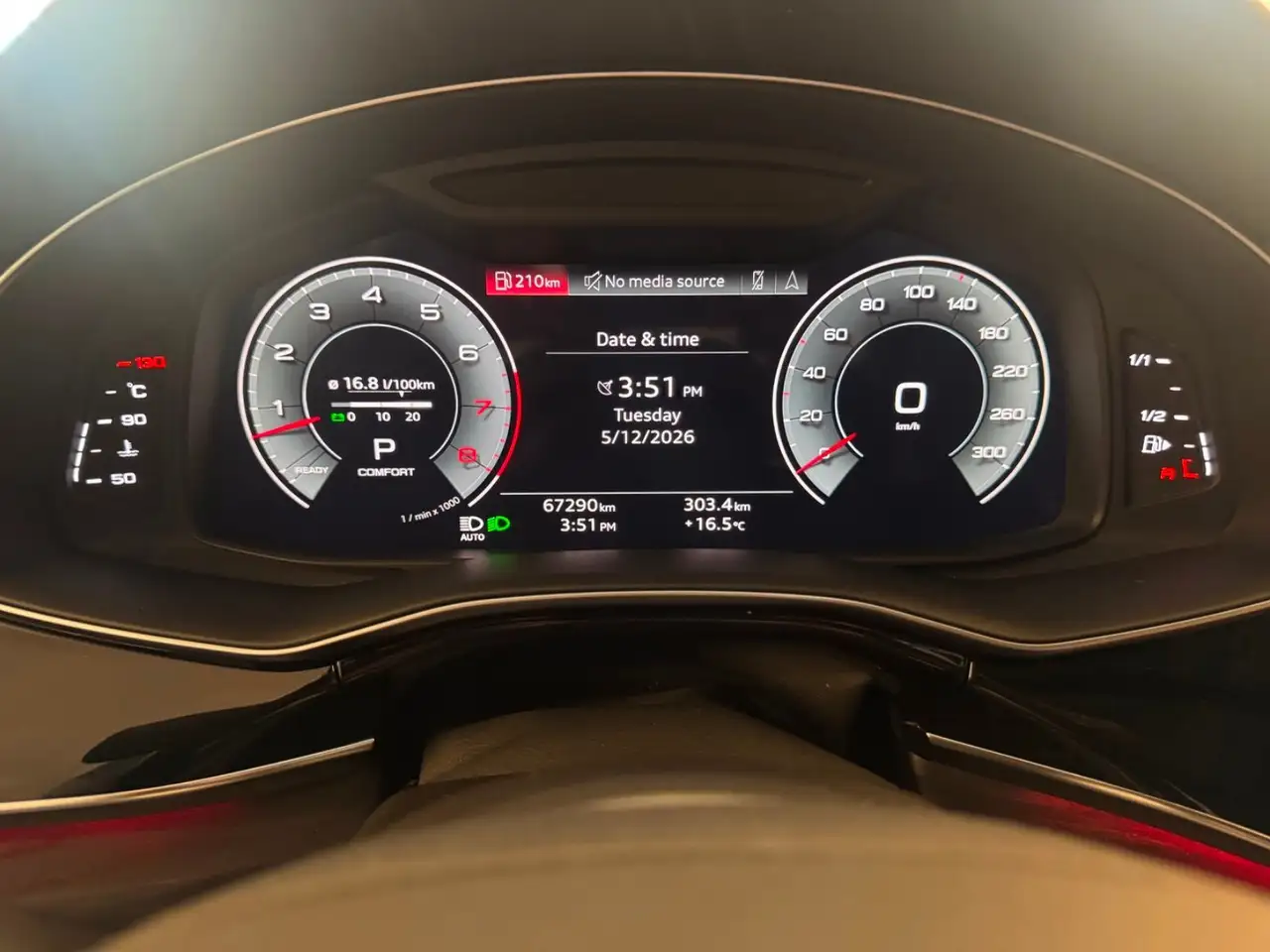 Audi Q8 снимка Audi Q8
