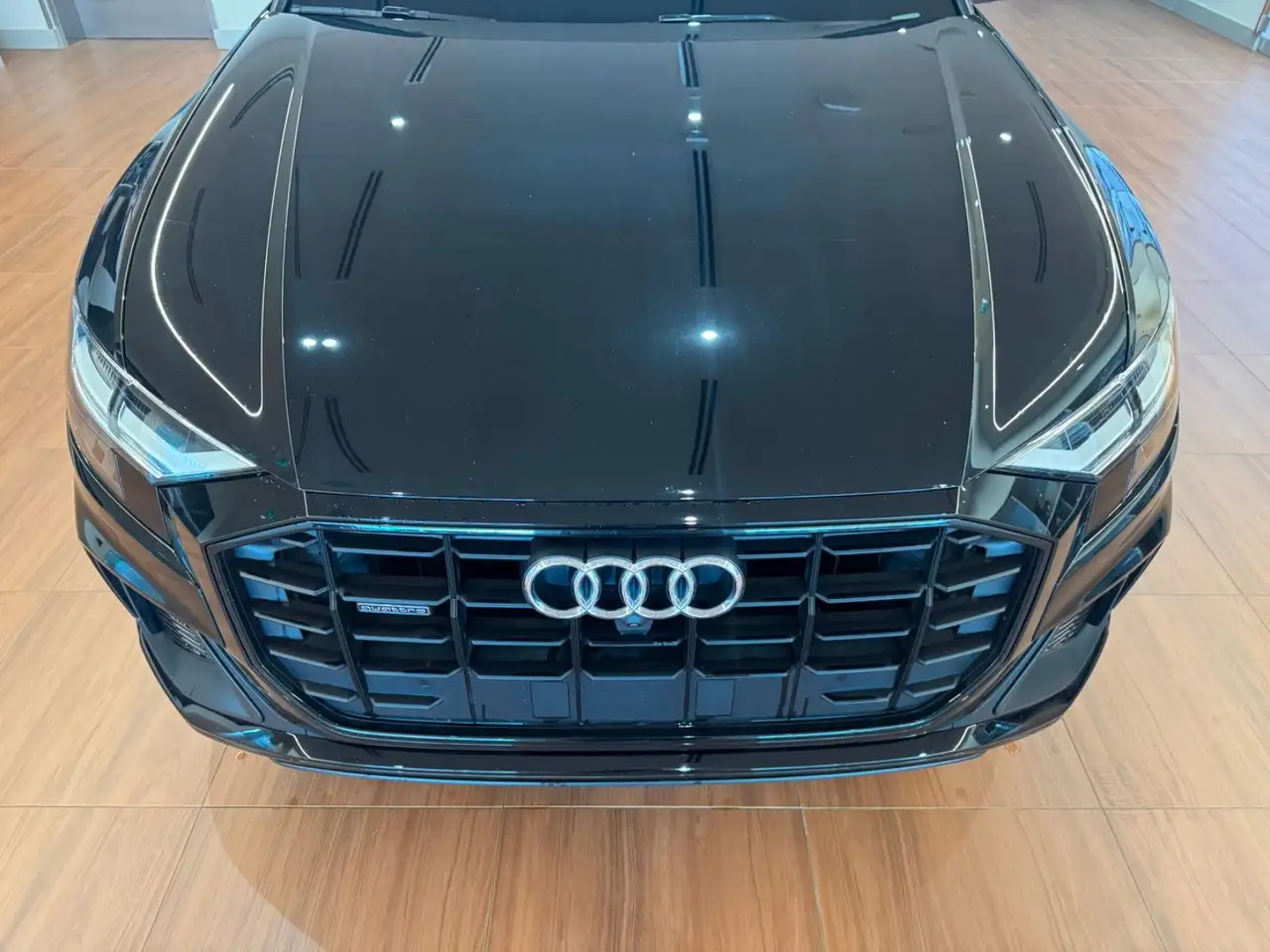 Audi Q8 снимка Audi Q8