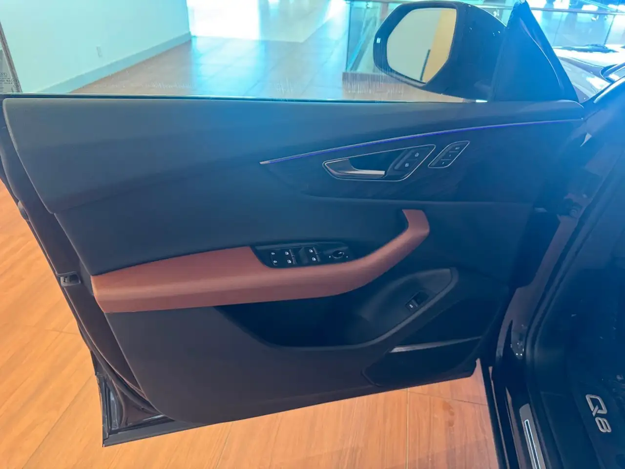 Audi Q8 снимка Audi Q8