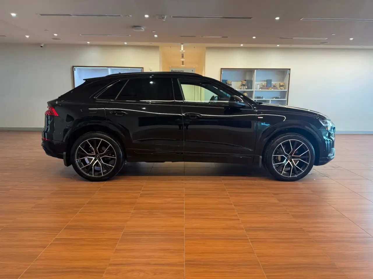 Audi Q8 снимка Audi Q8