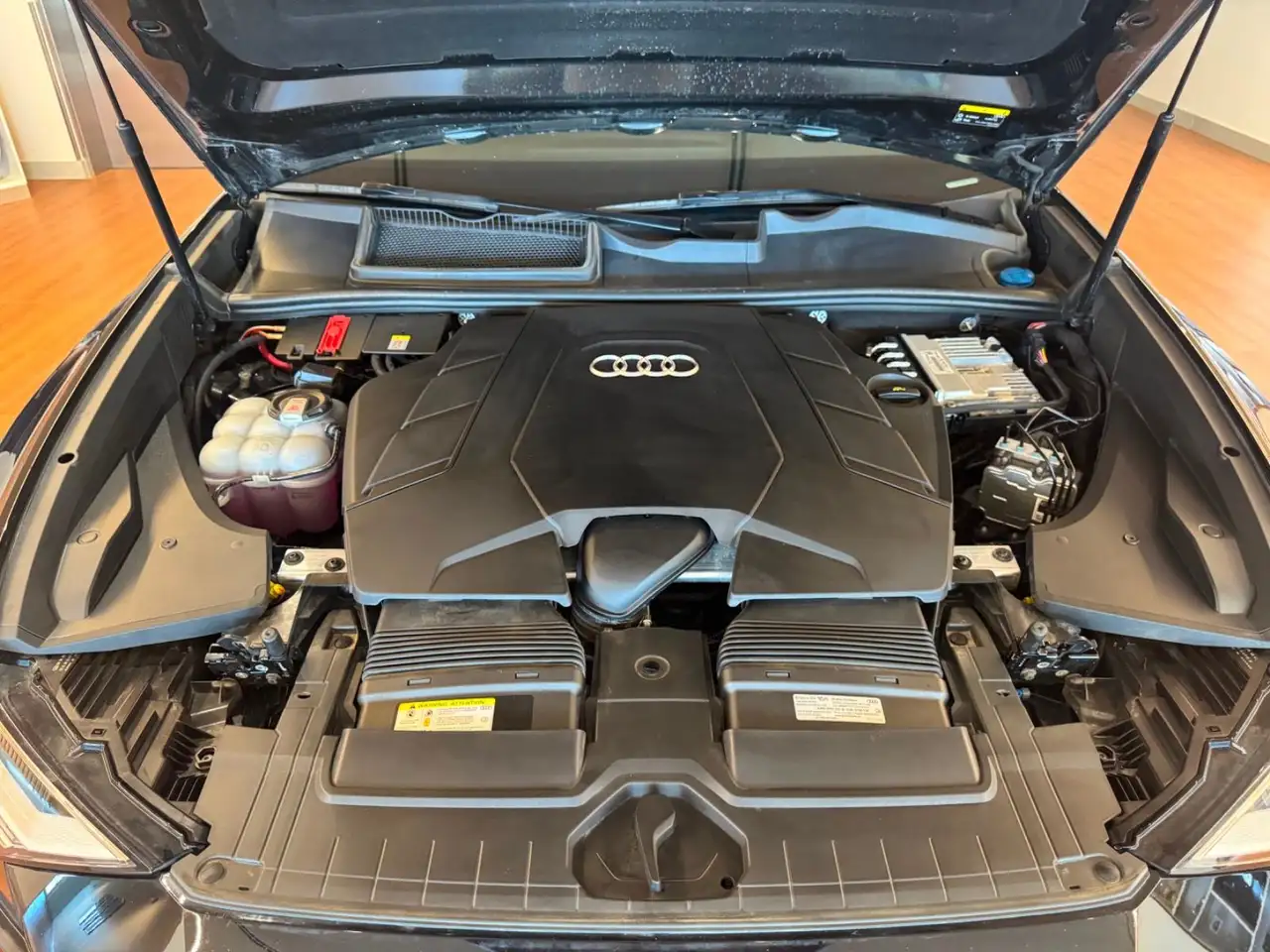 Audi Q8 снимка Audi Q8