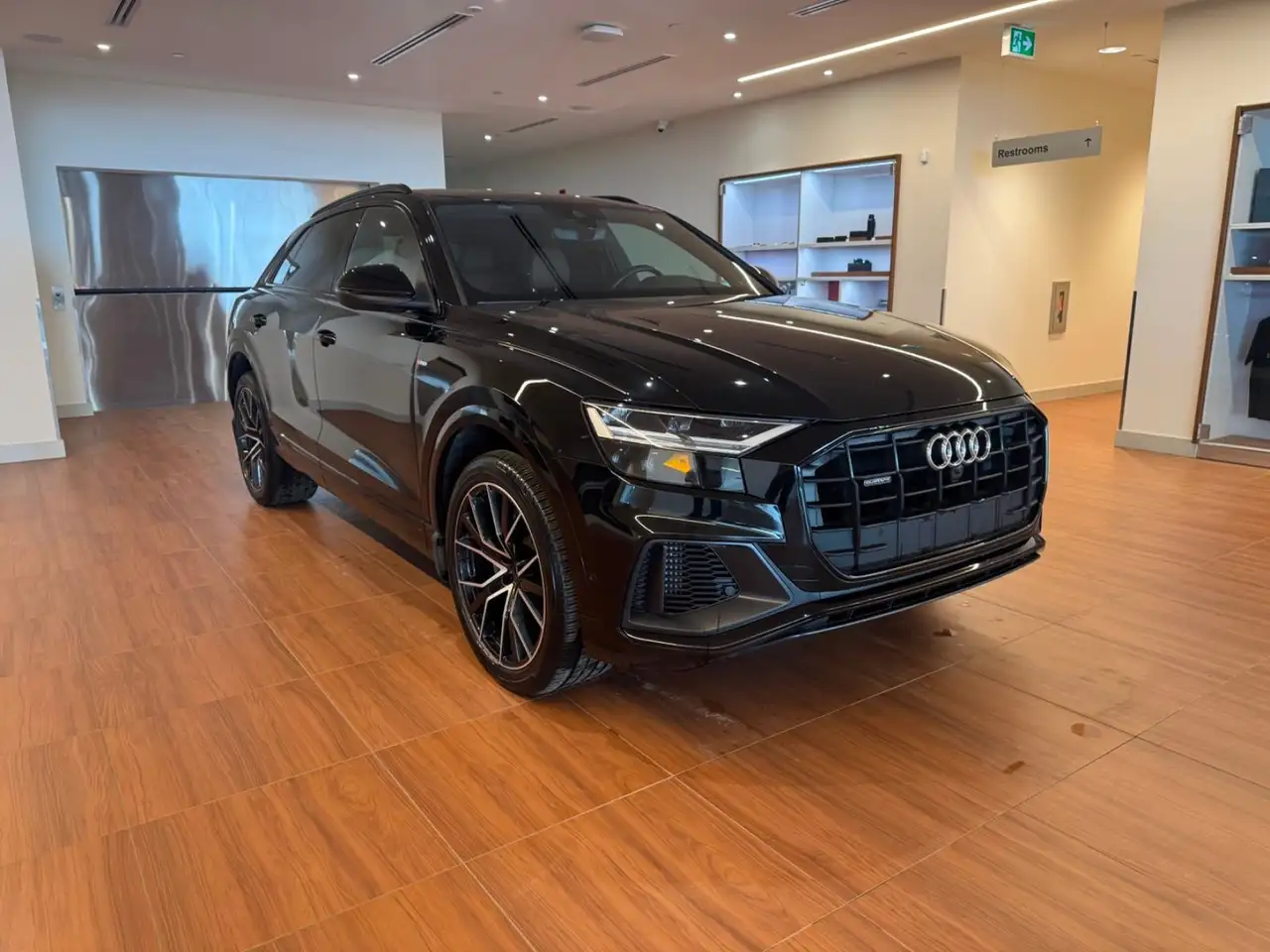 Audi Q8 снимка Audi Q8