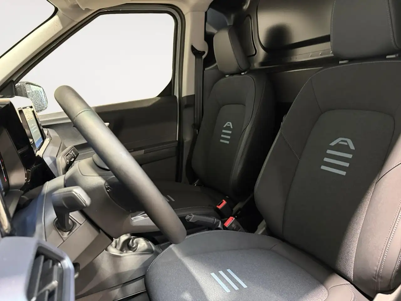 Ford Transit Courier 2026 — фото 10