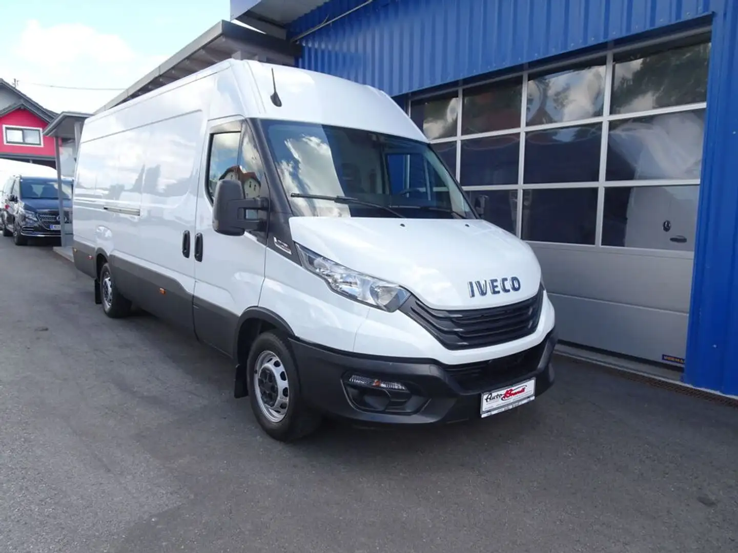 Iveco Daily 35S18V 3,0 D HI-Matic Kasten L4H2 AHK 3,5 t Weiß - 1