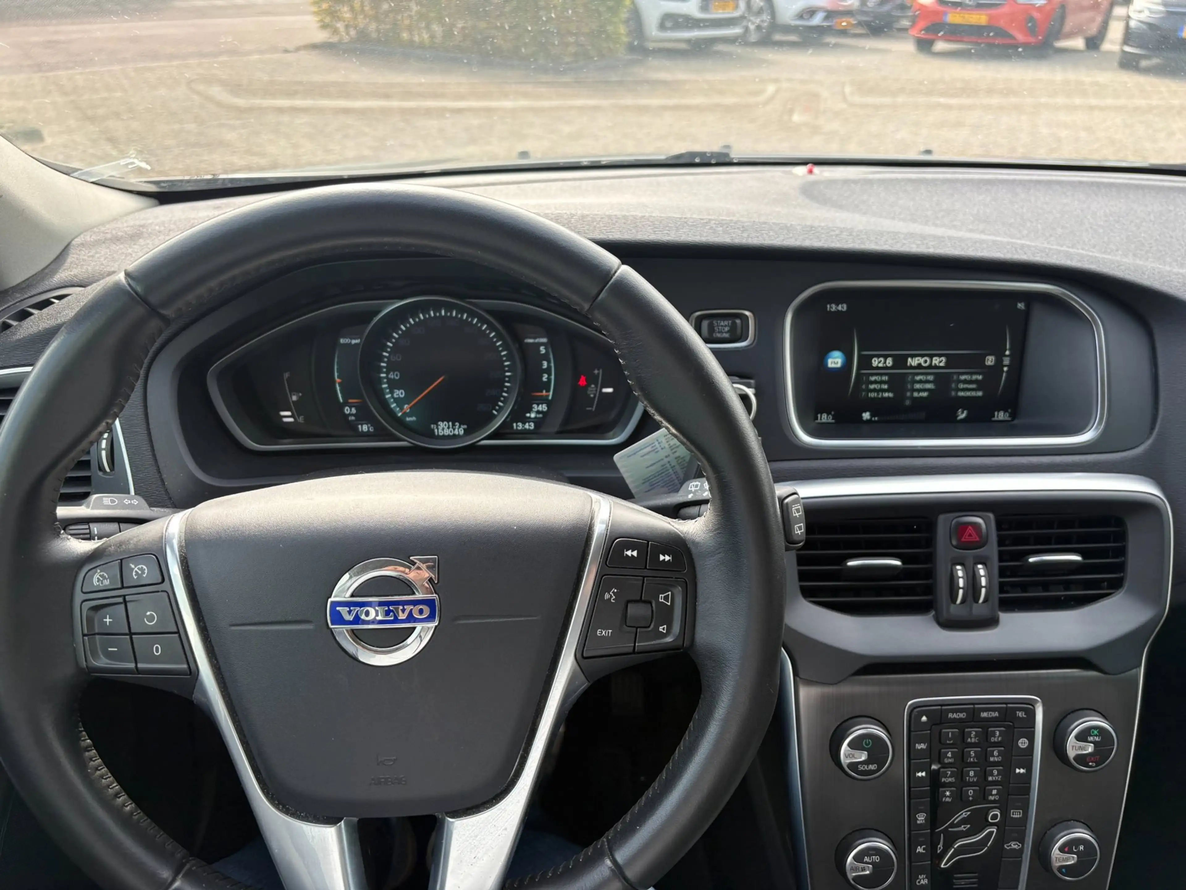 Volvo V40 2.0 D2 R-Design Business — photo 11