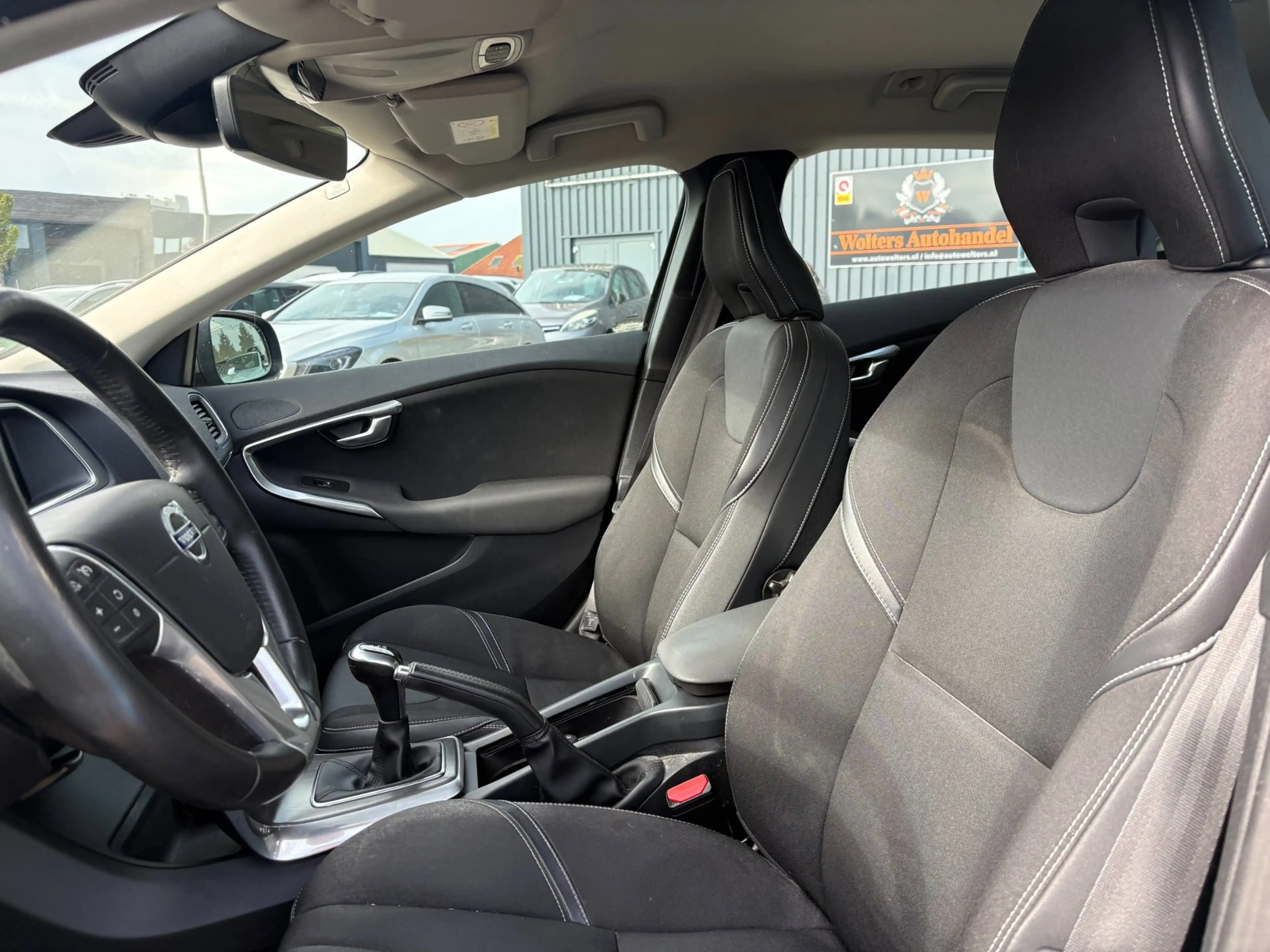 Volvo V40 2.0 D2 R-Design Business — photo 13