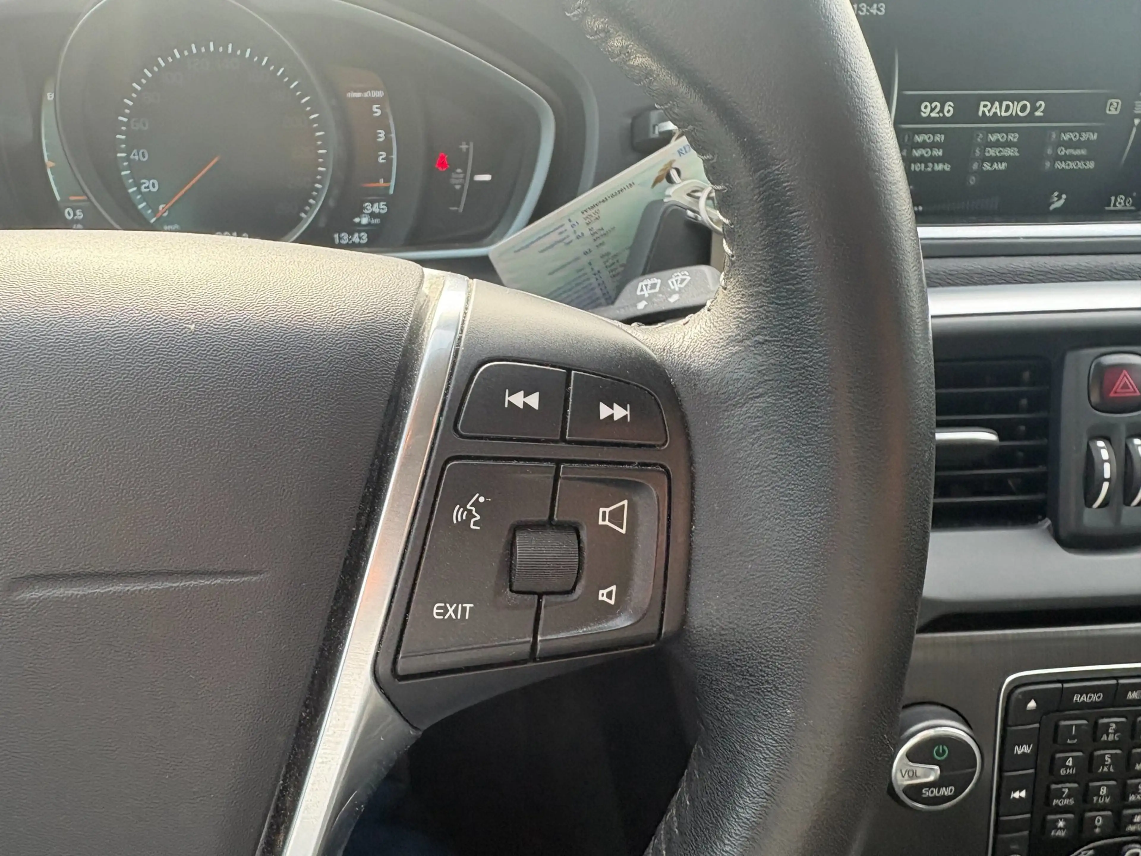 Volvo V40 2.0 D2 R-Design Business — photo 17