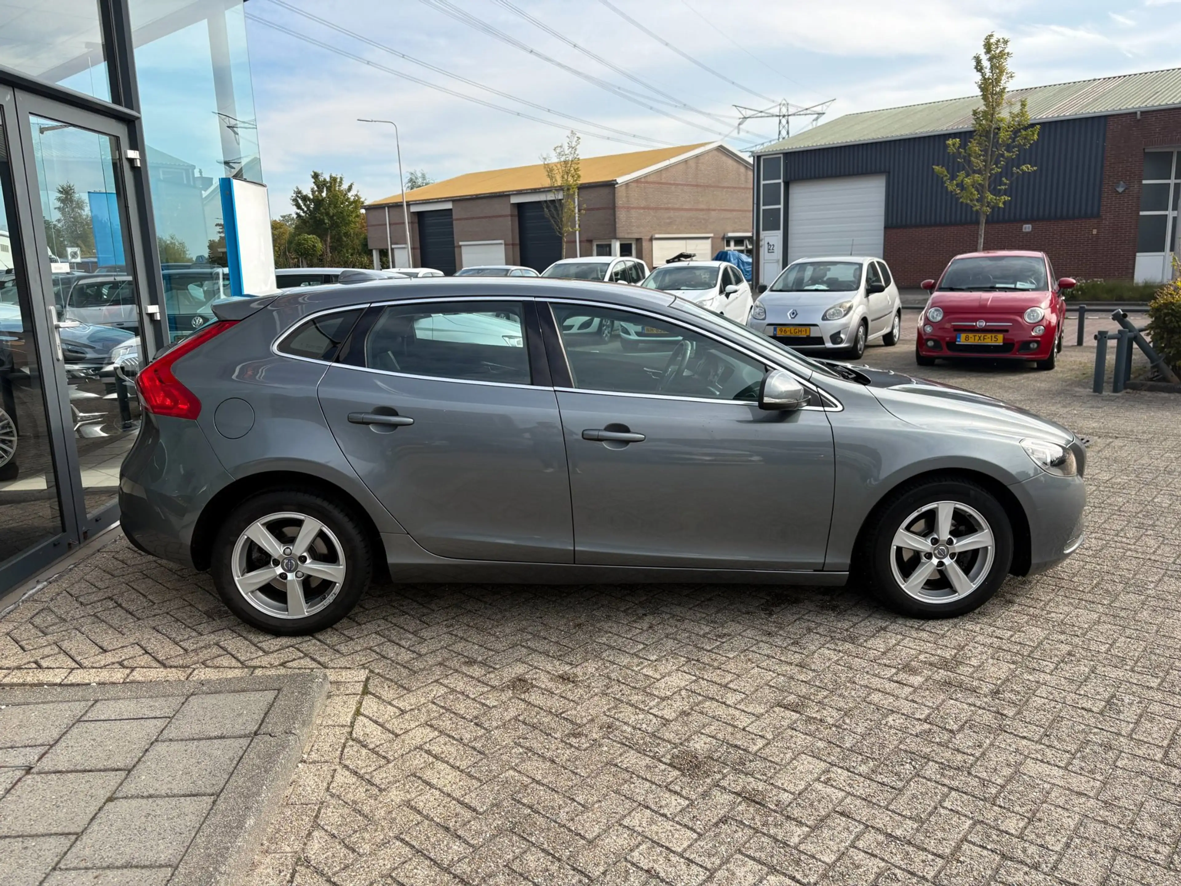 Volvo V40 2.0 D2 R-Design Business — photo 4