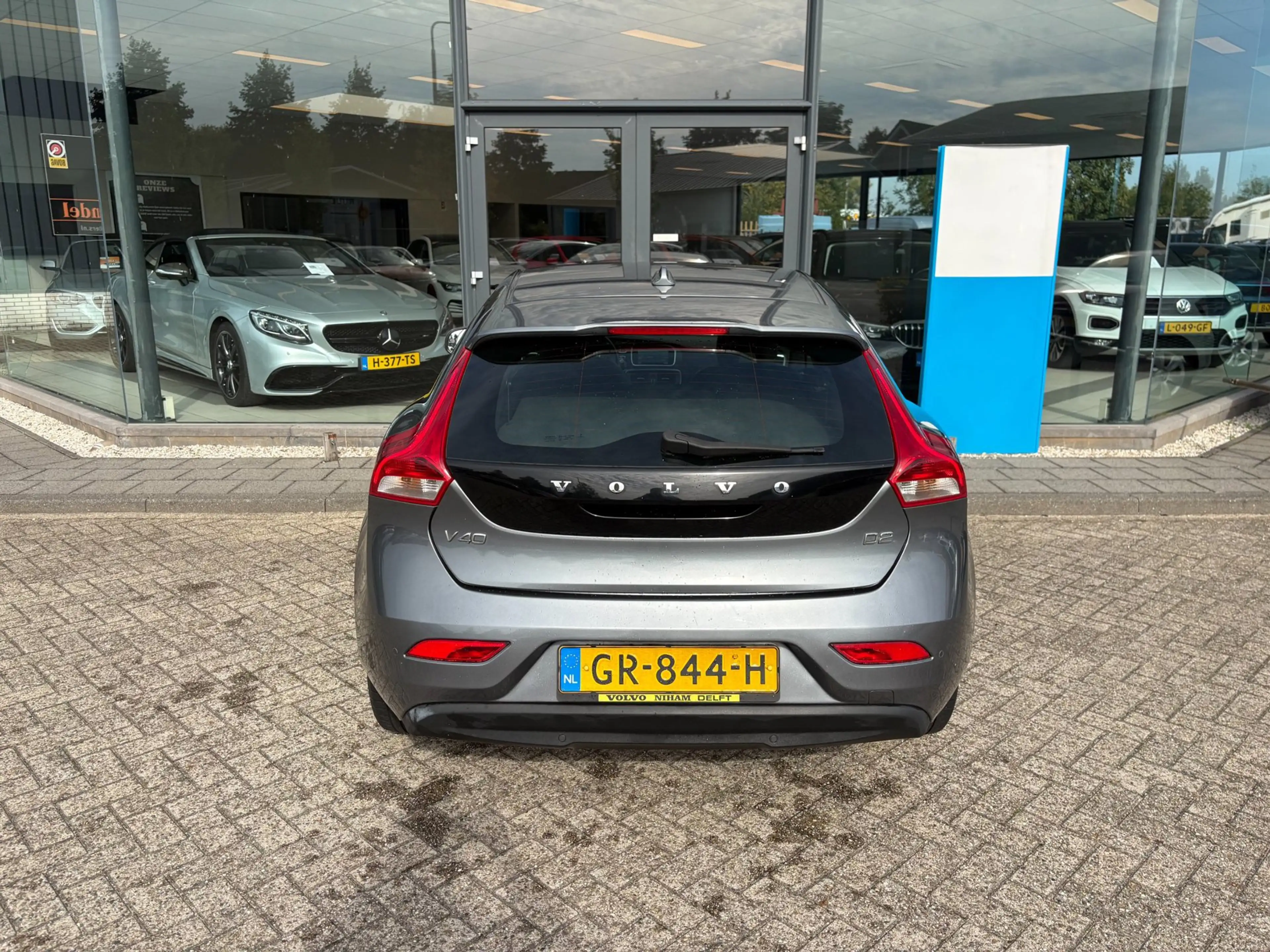 Volvo V40 2.0 D2 R-Design Business — photo 8