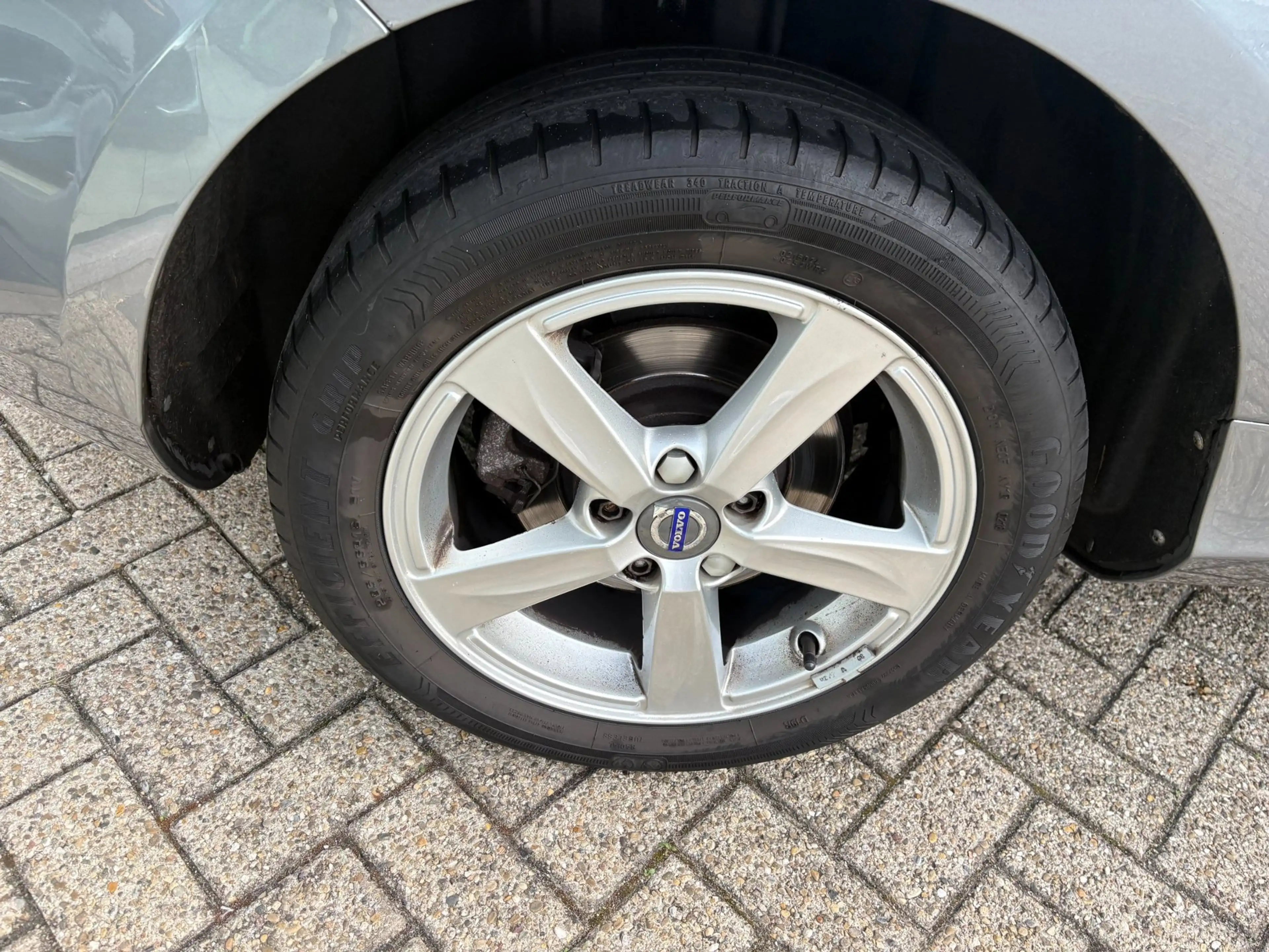 Volvo V40 2.0 D2 R-Design Business — photo 24
