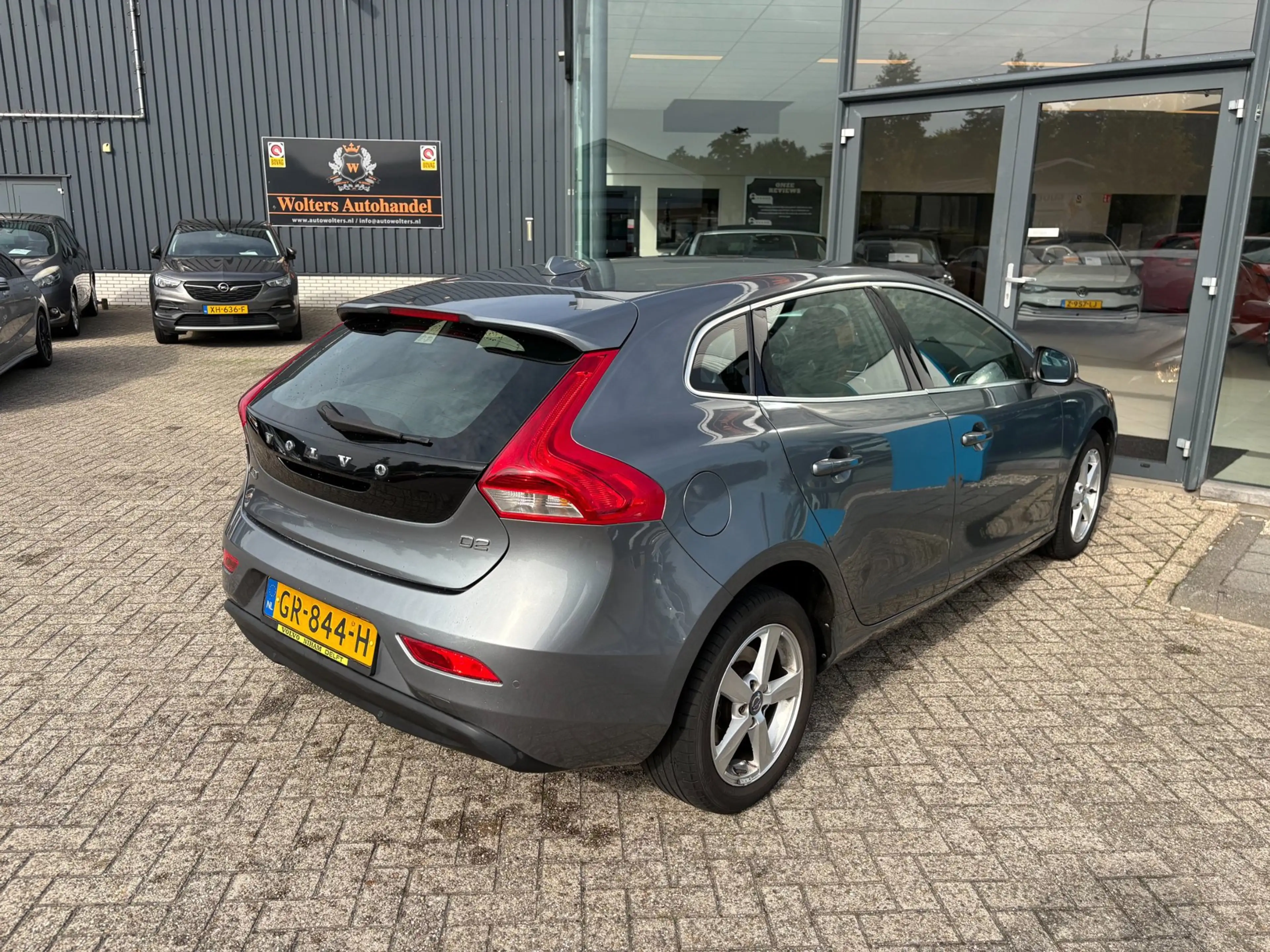 Volvo V40 2.0 D2 R-Design Business — photo 9
