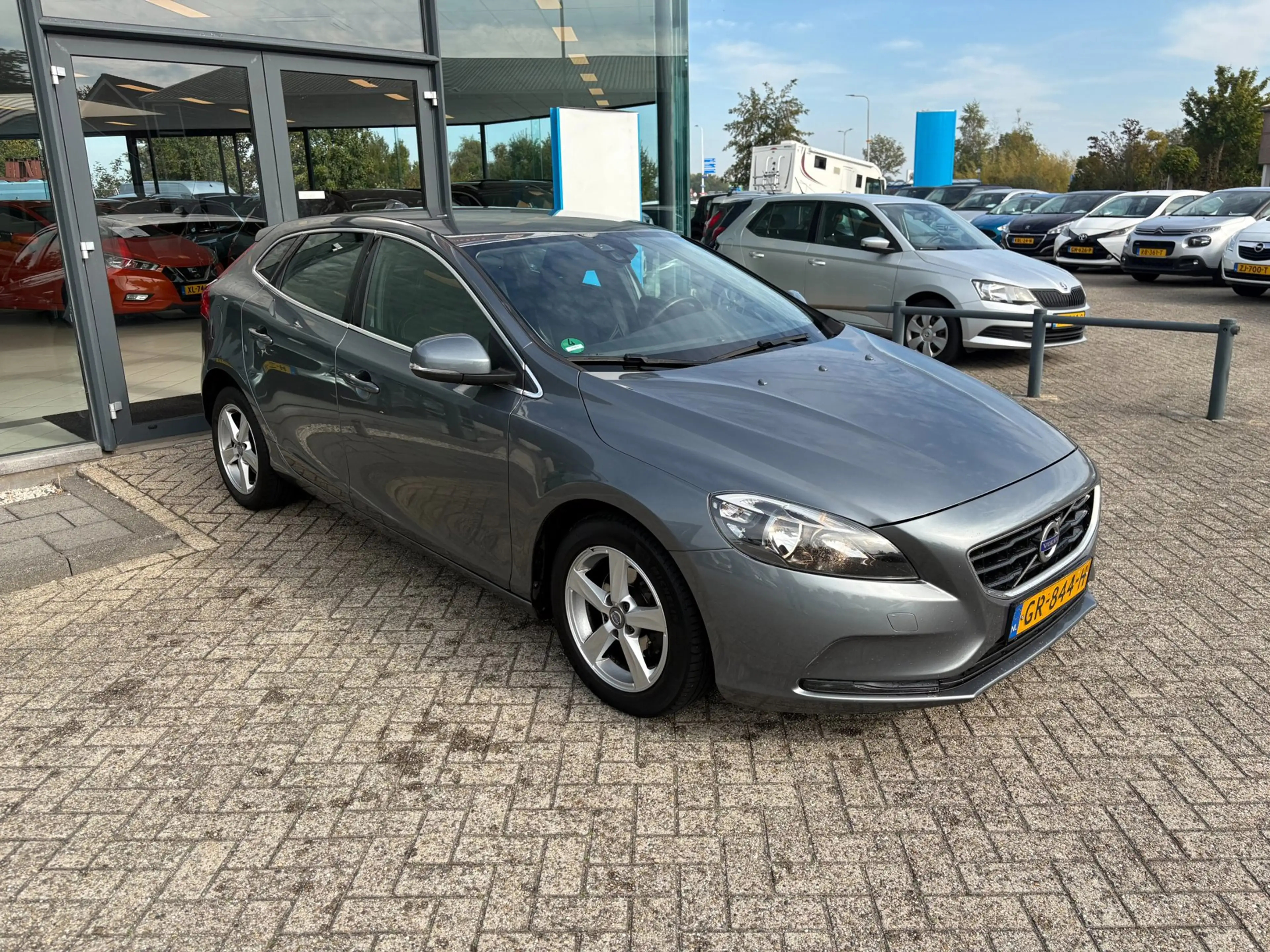 Volvo V40 2.0 D2 R-Design Business — photo 3