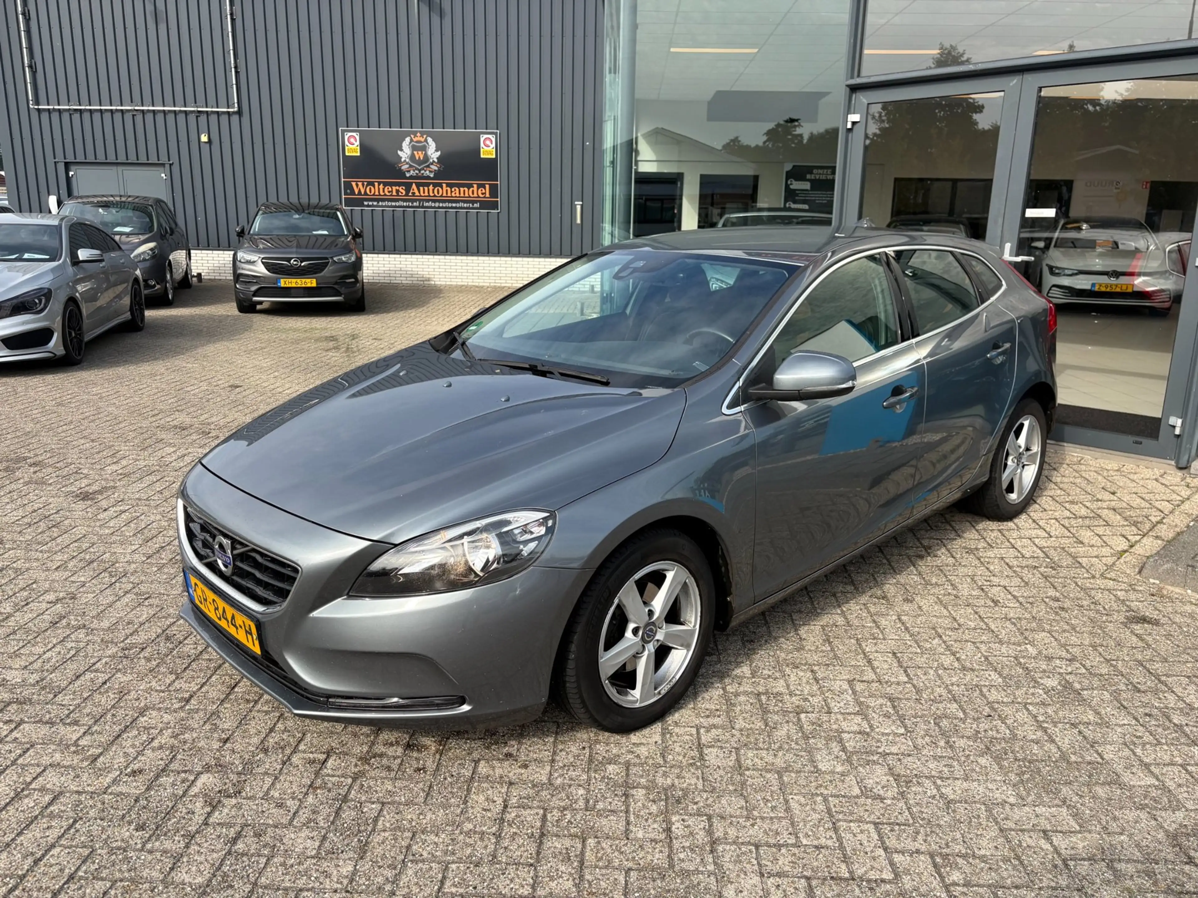 Volvo V40 2.0 D2 R-Design Business — photo 5