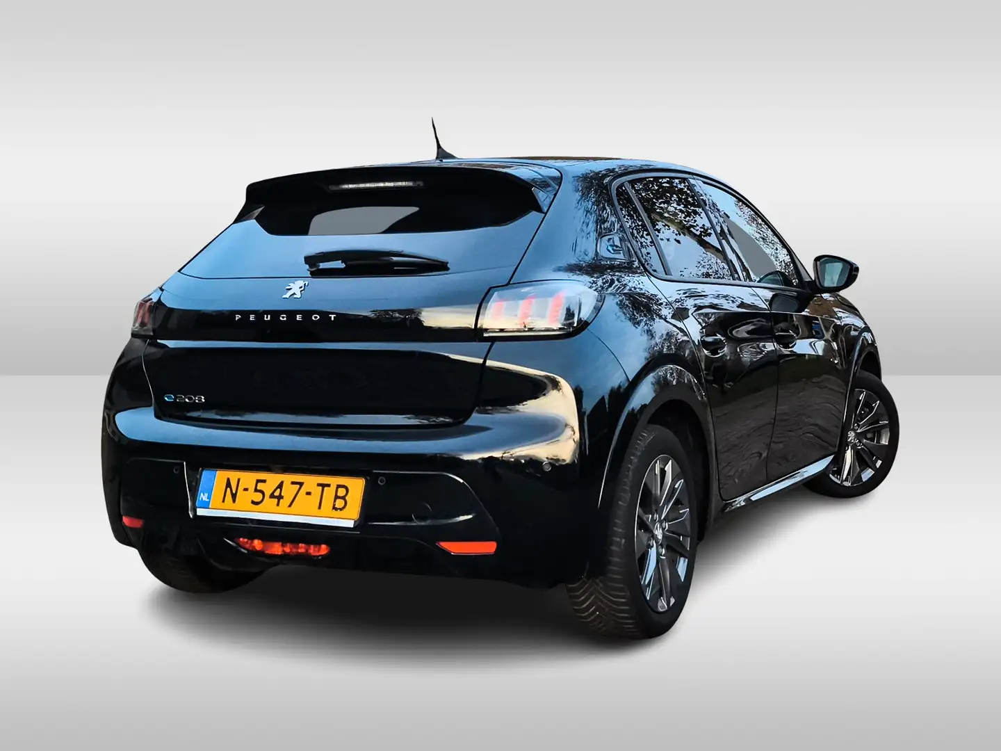 Peugeot e-208 EV Allure Pack 50 kWh (136PK) 1e Eig. & Keurig-Ond Schwarz - 2