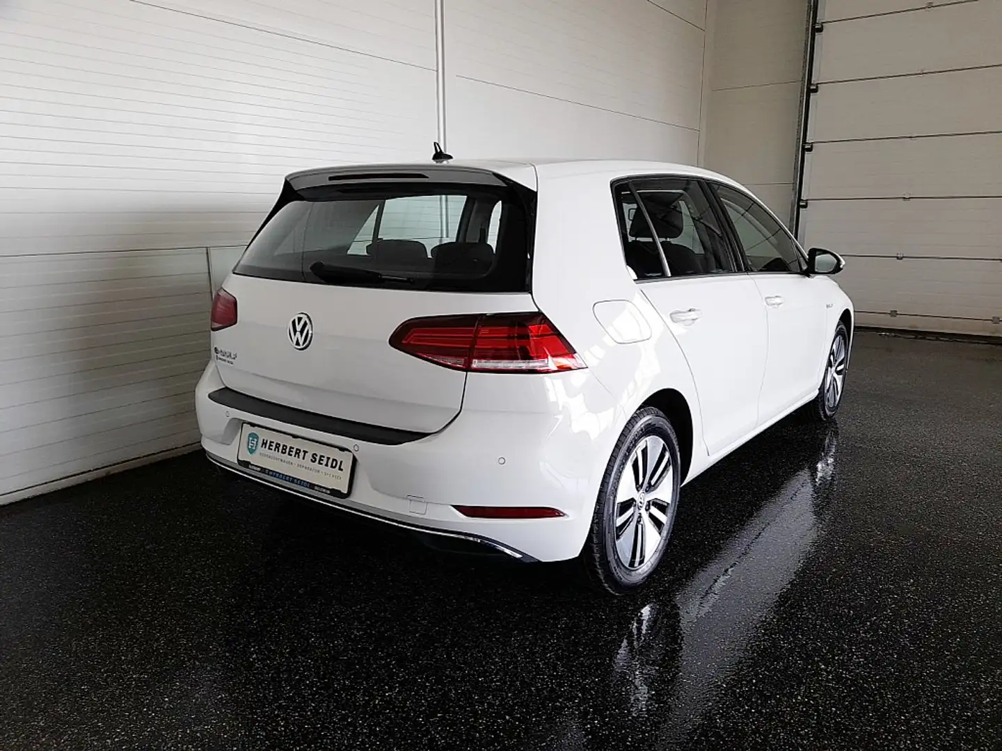 Volkswagen e-Golf 35,8kWh *LED / NAVI / PDC* Biały - 2