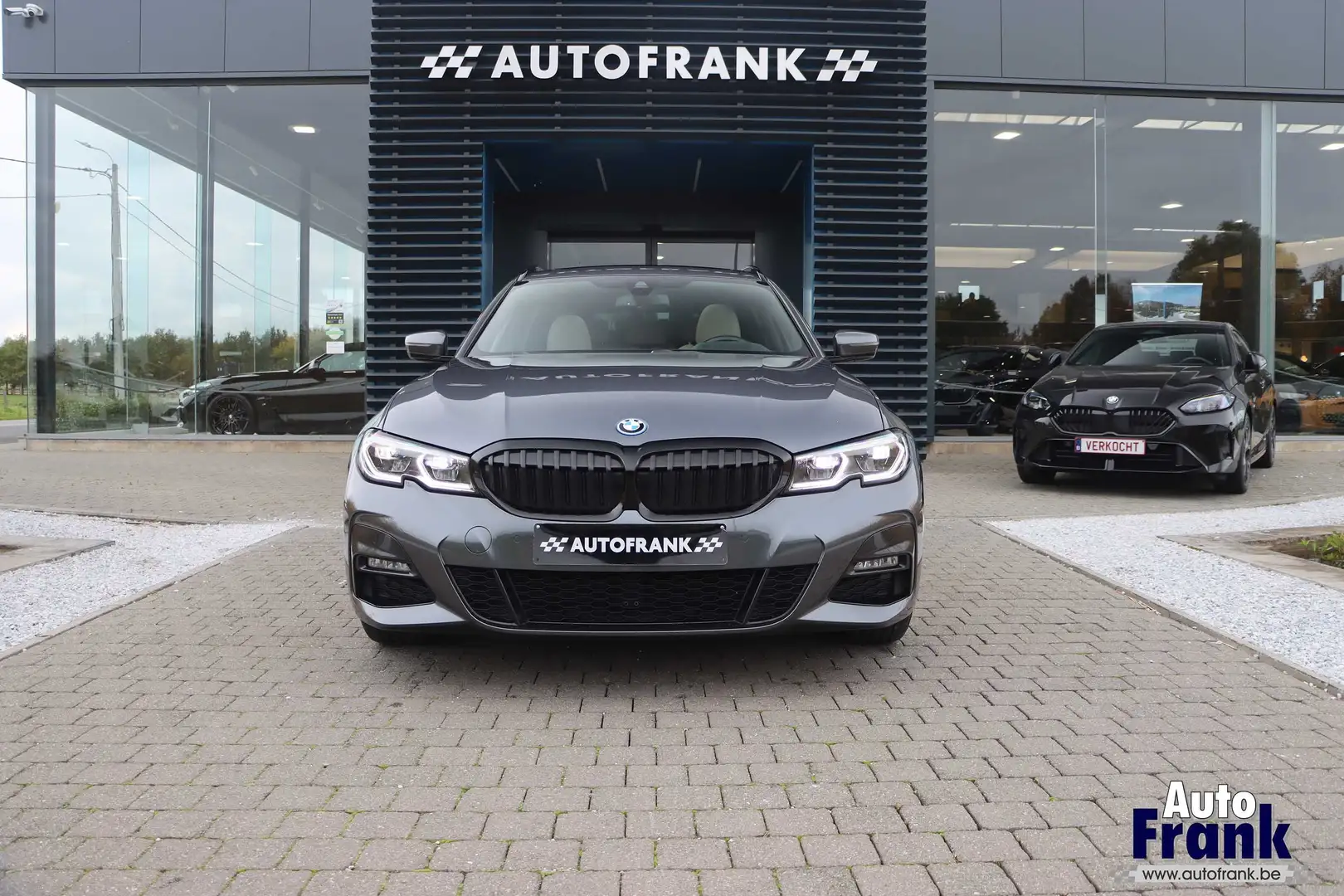 BMW 330 E TOUR / M-SPORT / PANO / MEMO / LASR / HUD / 19" Grijs - 2