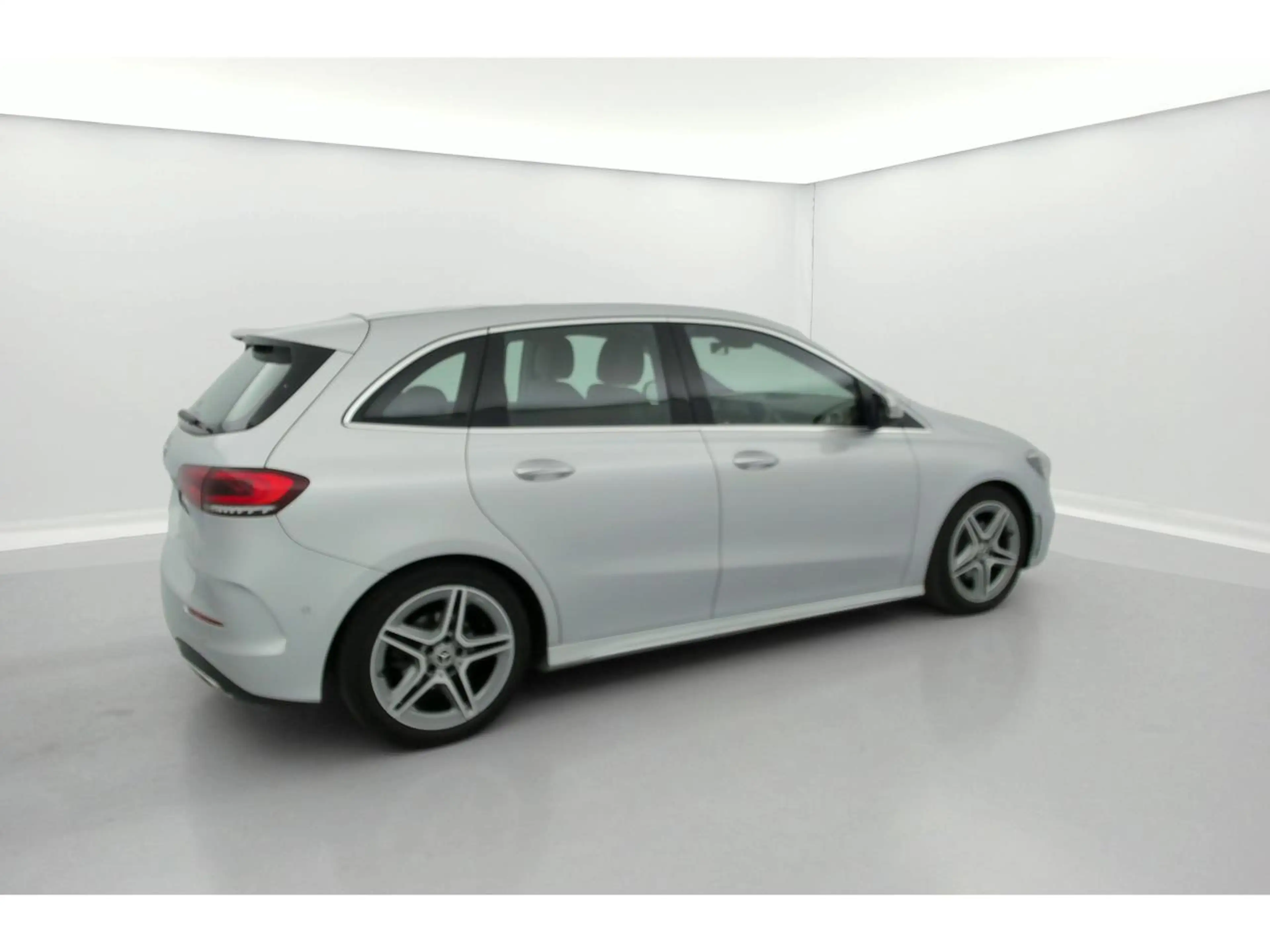 Mercedes-Benz B 160 AMG Line Business — photo 10