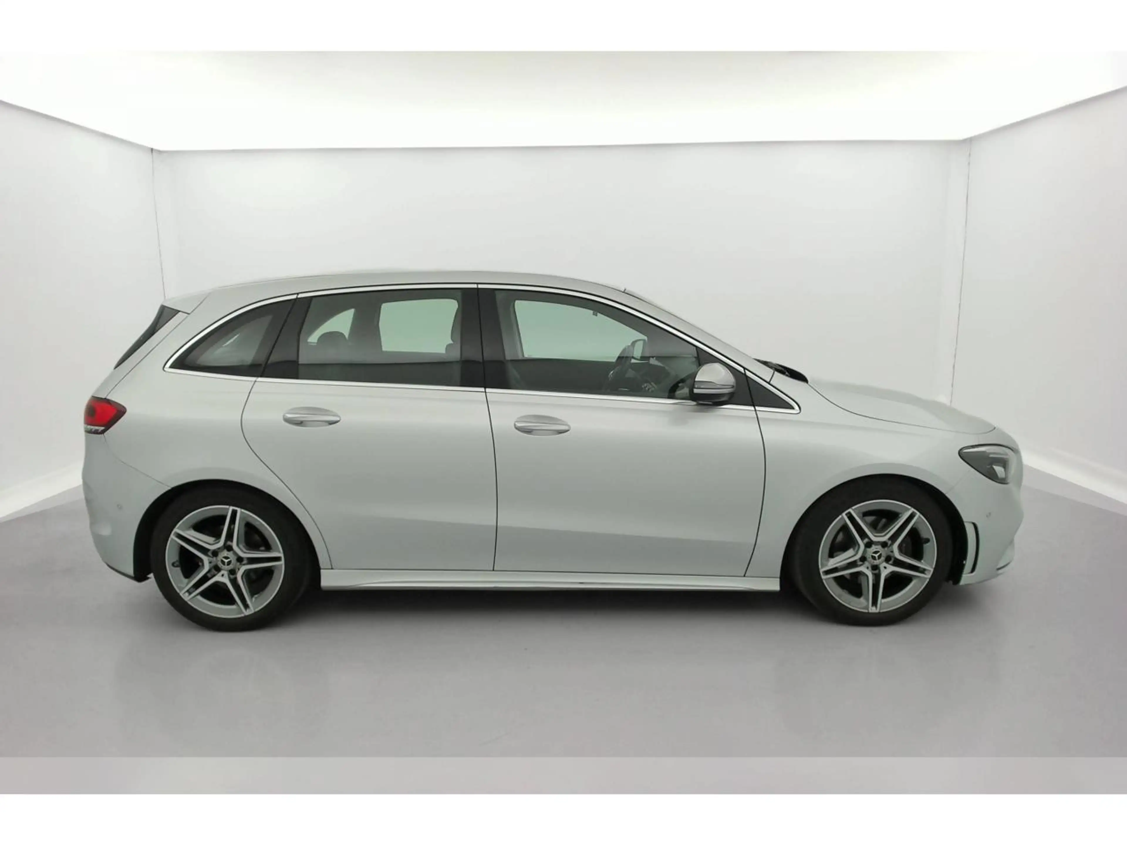 Mercedes-Benz B 160 AMG Line Business — photo 8