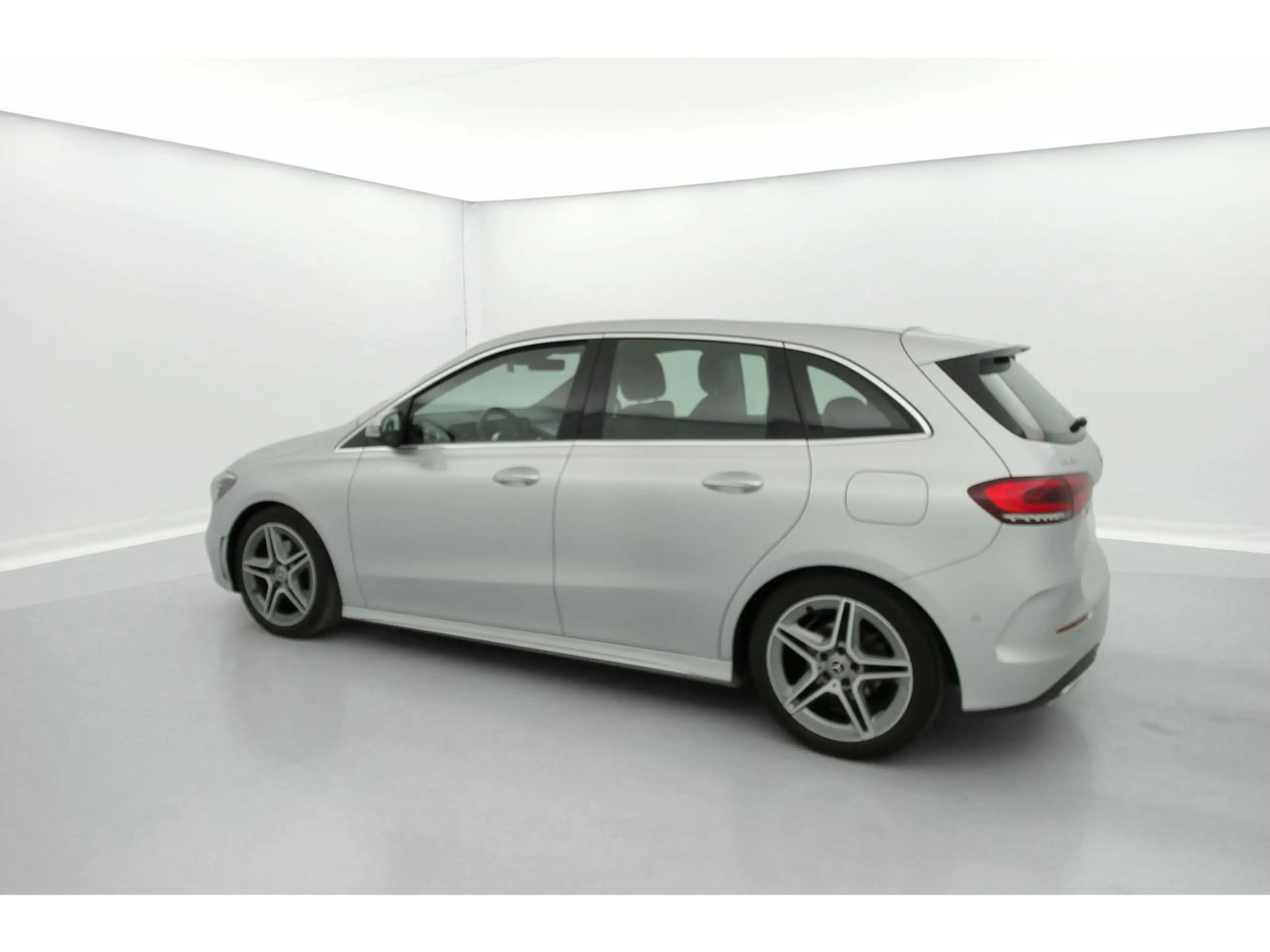 Mercedes-Benz B 160 AMG Line Business — photo 6