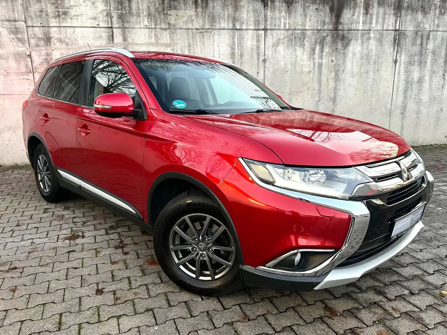 Mitsubishi Outlander 2.2 DI-D Top ClearTec 4WD Autom.*7Sitz Rouge - 1