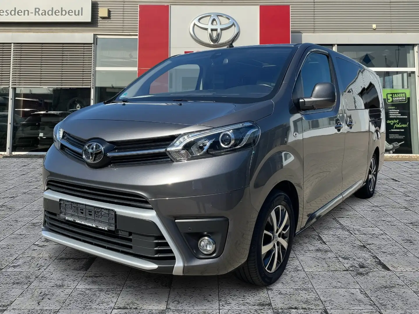Toyota Proace Verso 2.0 L2 Executive Standhz*AHK*Pano Grau - 2