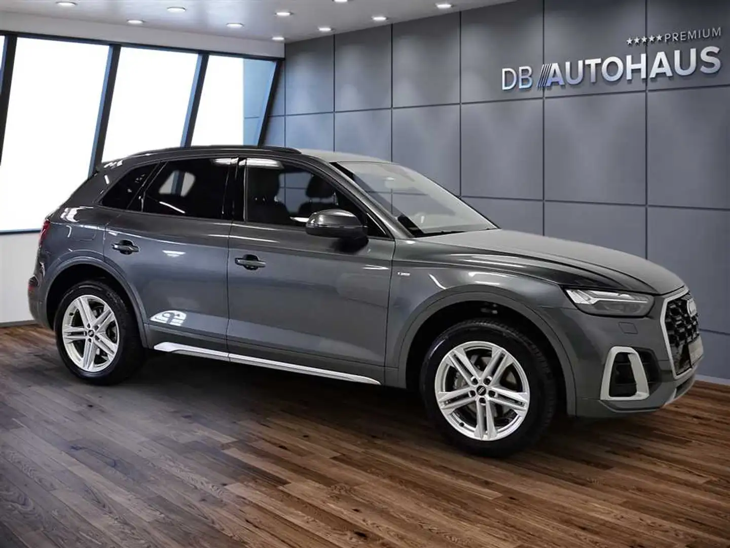 Audi Q5 S line 45 2.0 TFSI quattro S-tronic Grau - 2