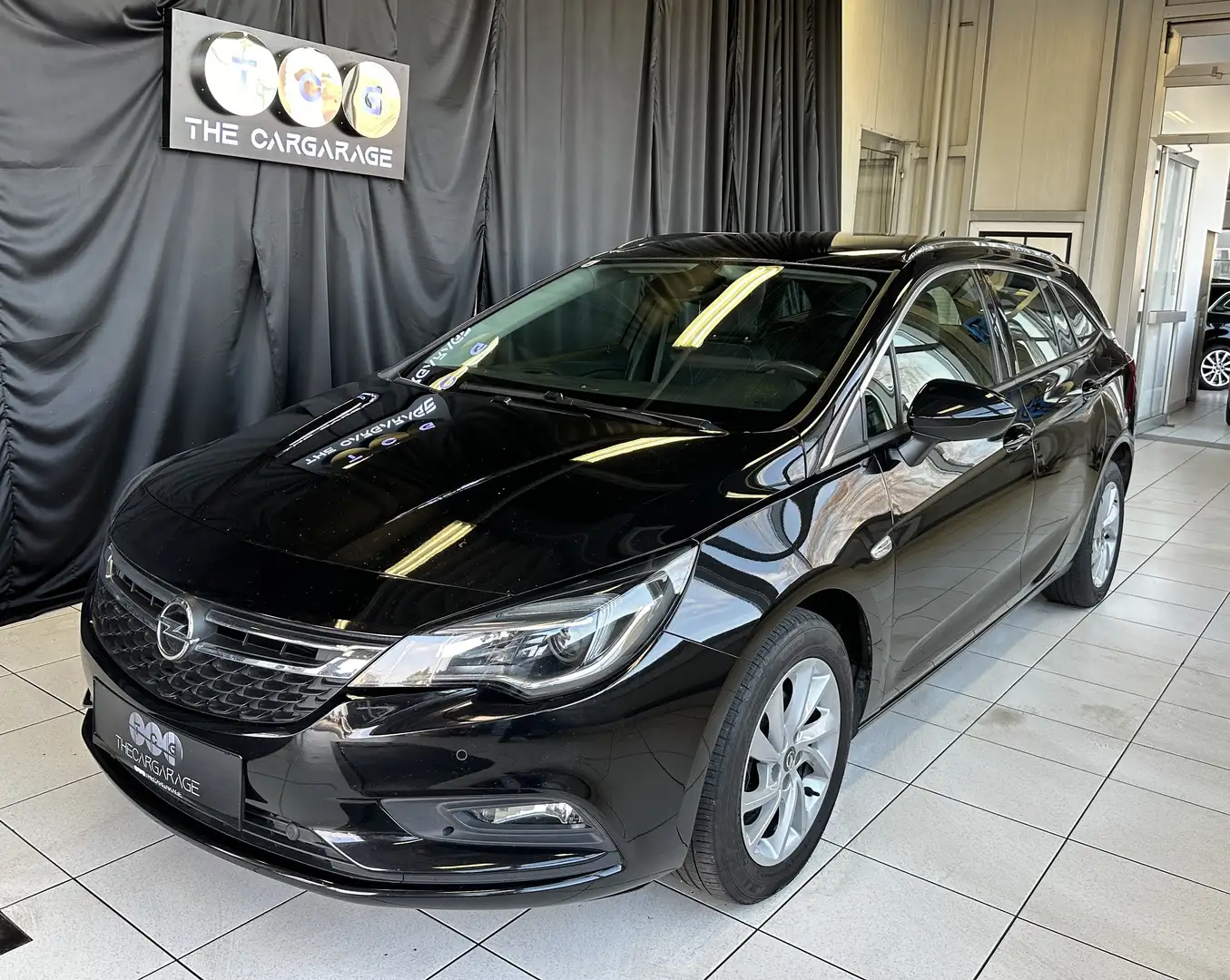 Opel Astra Dynamic Start/Stop Schwarz - 1