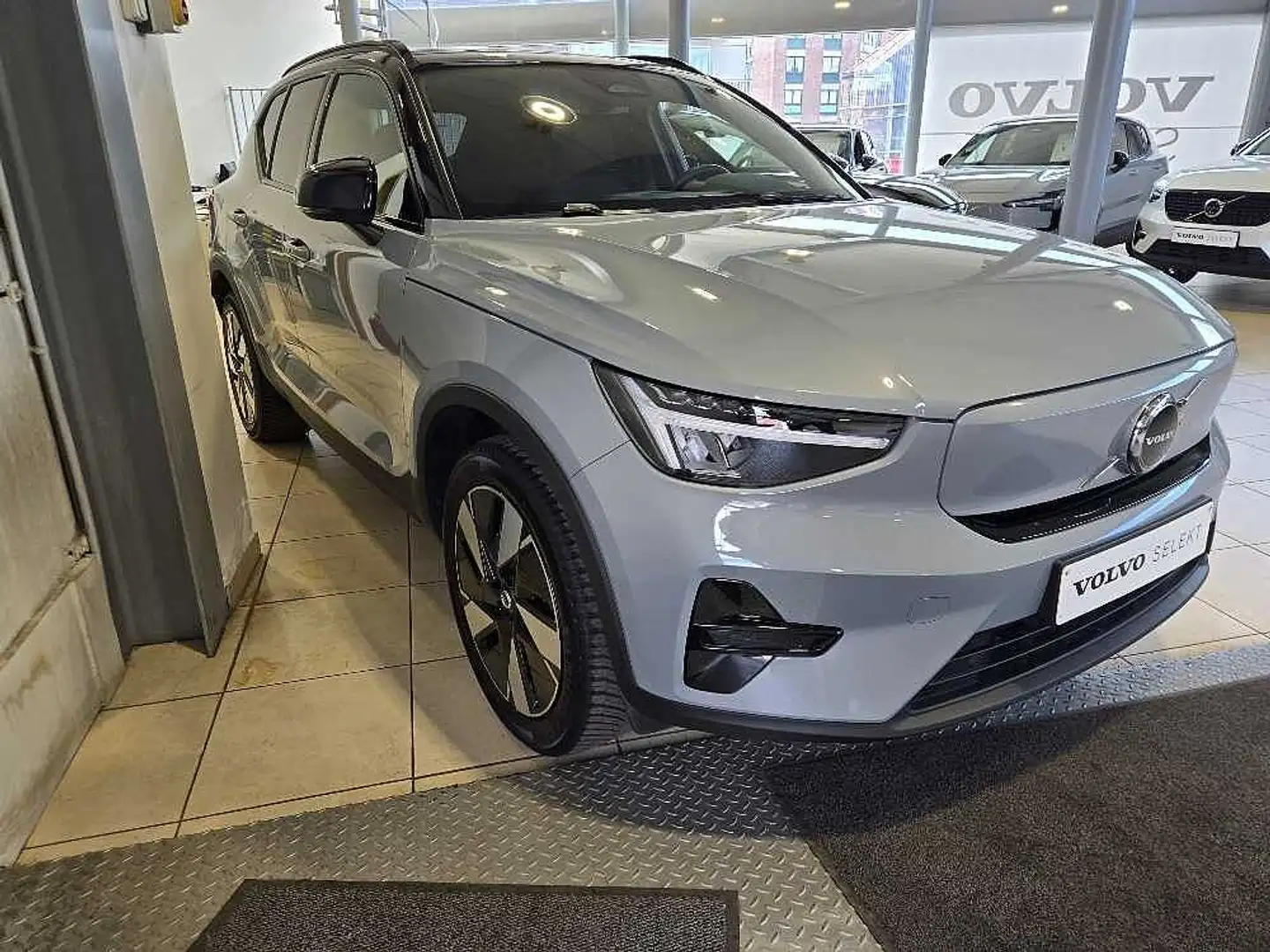 Volvo XC40 Recharge Plus, Single Motor Extended Range, Elektr Grijs - 1