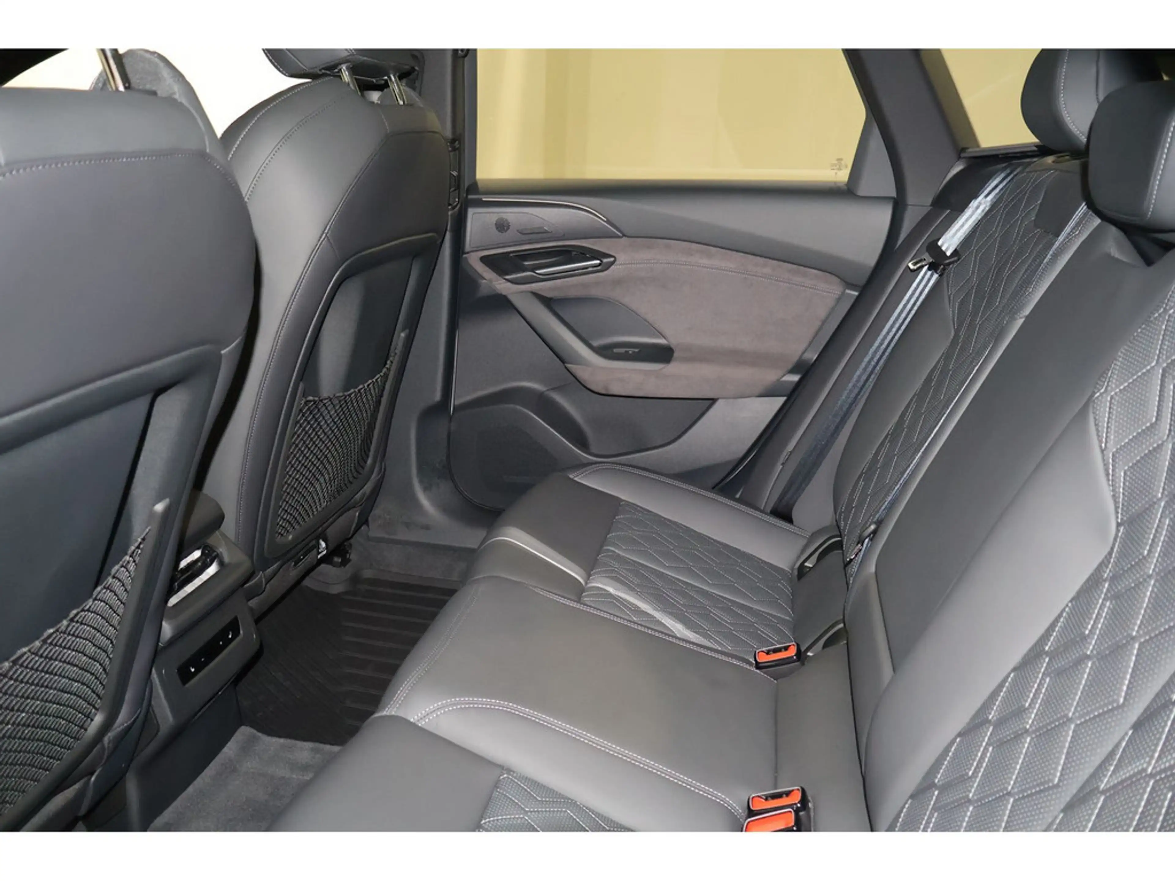 Audi S6 e-tron Avant quattro VC*SH*AreaView * — photo 14