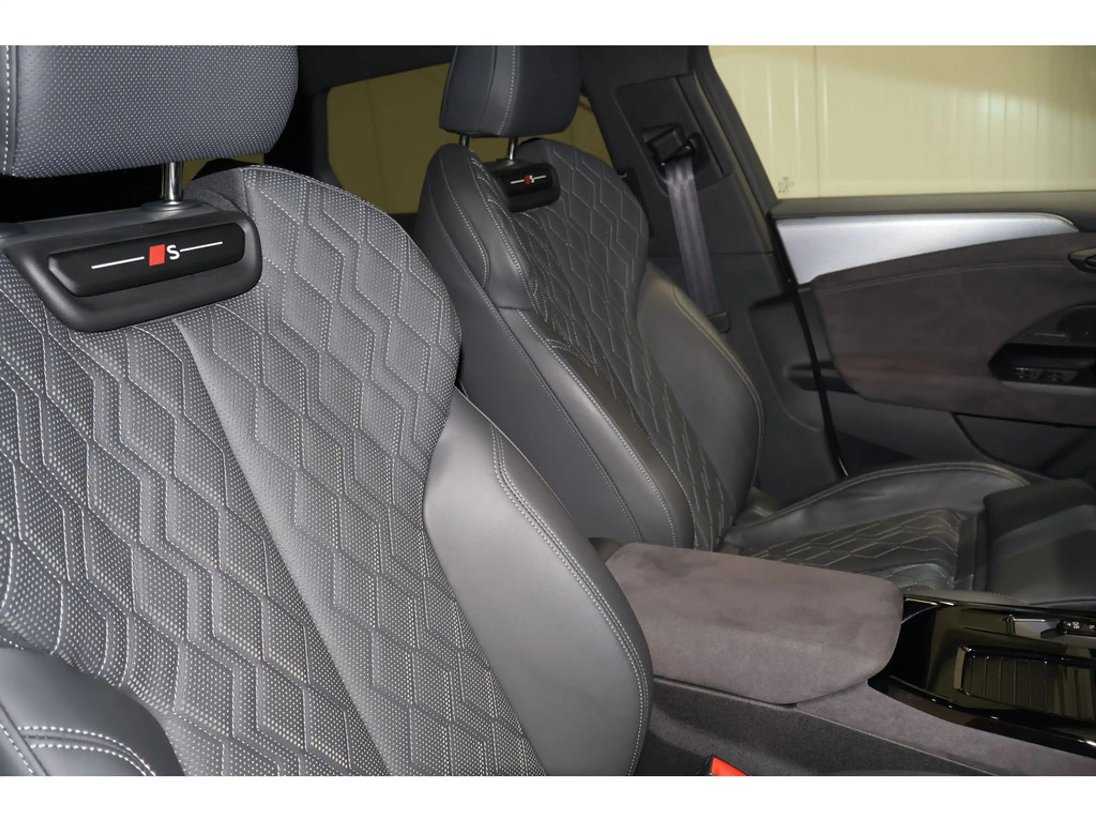 Audi S6 e-tron Avant quattro VC*SH*AreaView * — photo 9