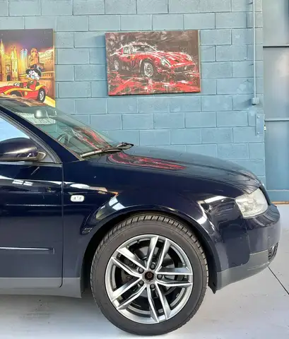 Audi A4 view 4