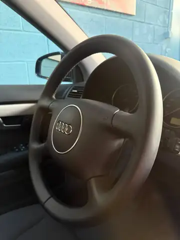 Audi A4 view 11