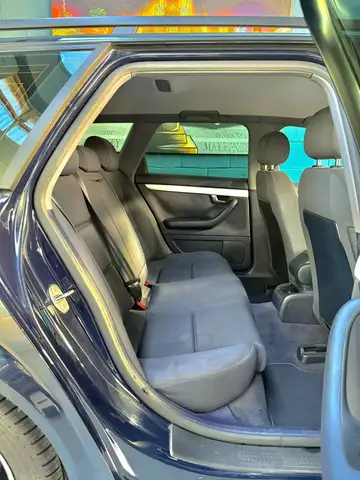 Audi A4 view 13