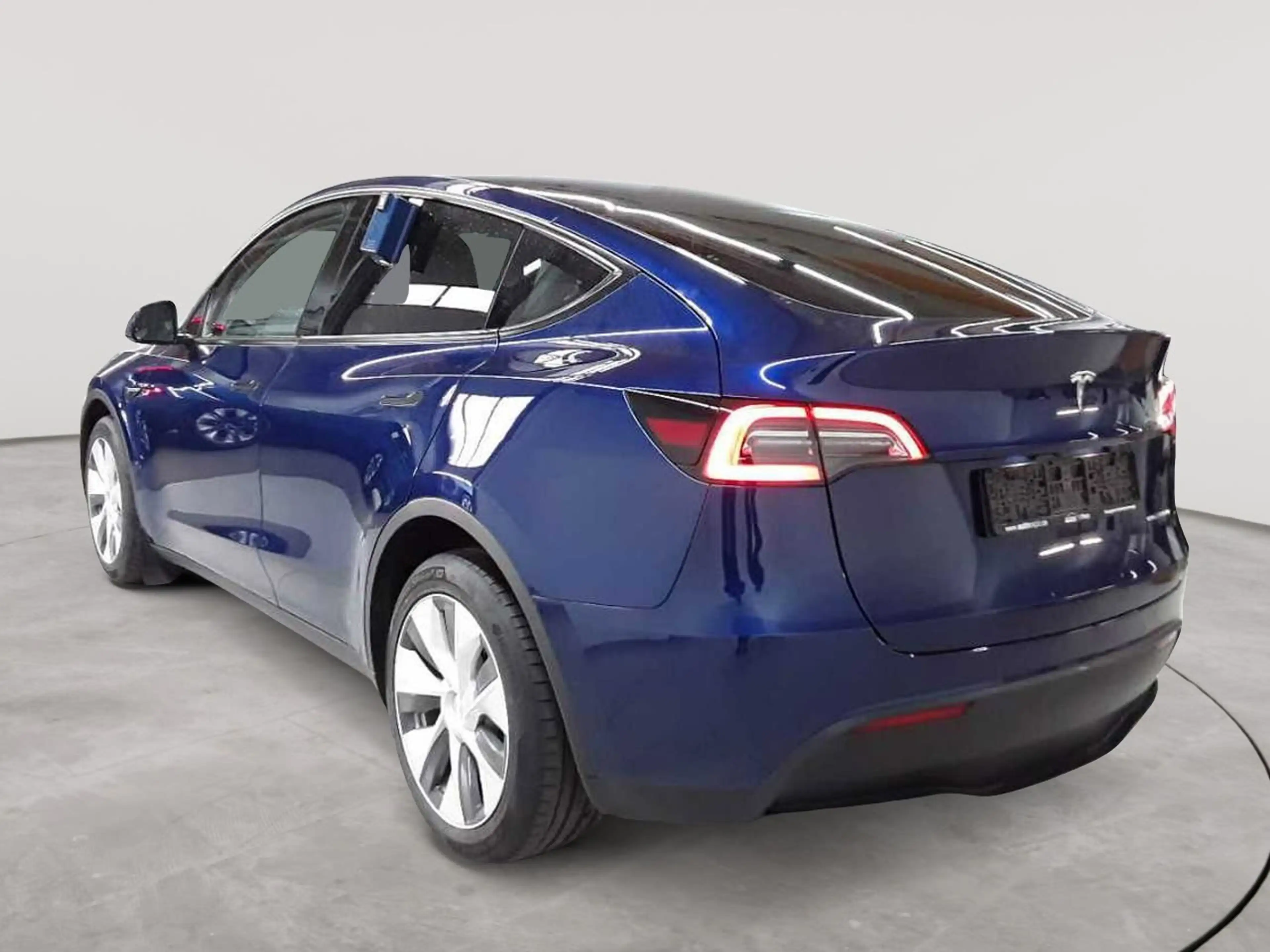 Tesla Model Y Long Range Dual Motor AWD — photo 5