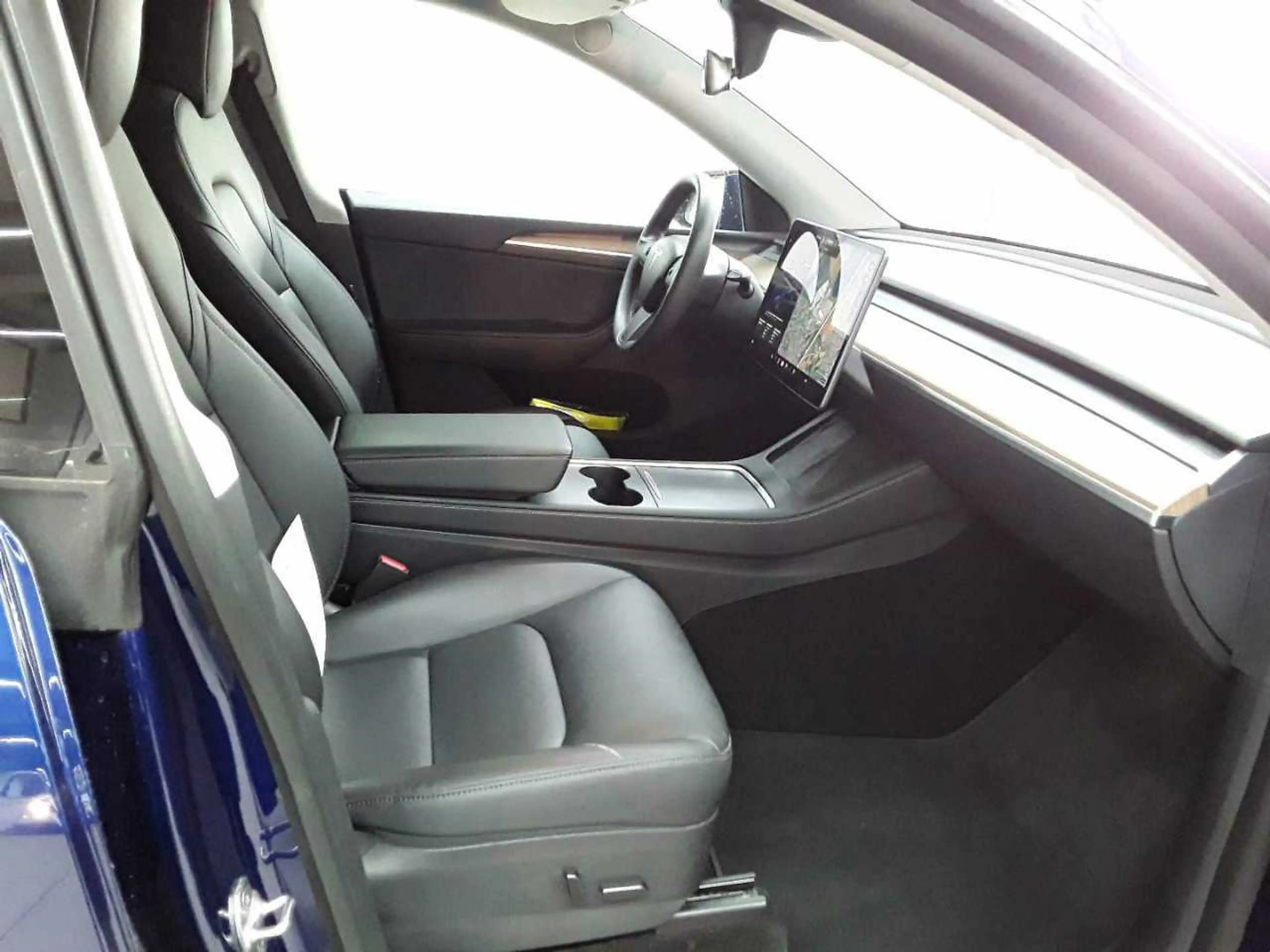 Tesla Model Y Long Range Dual Motor AWD — photo 8