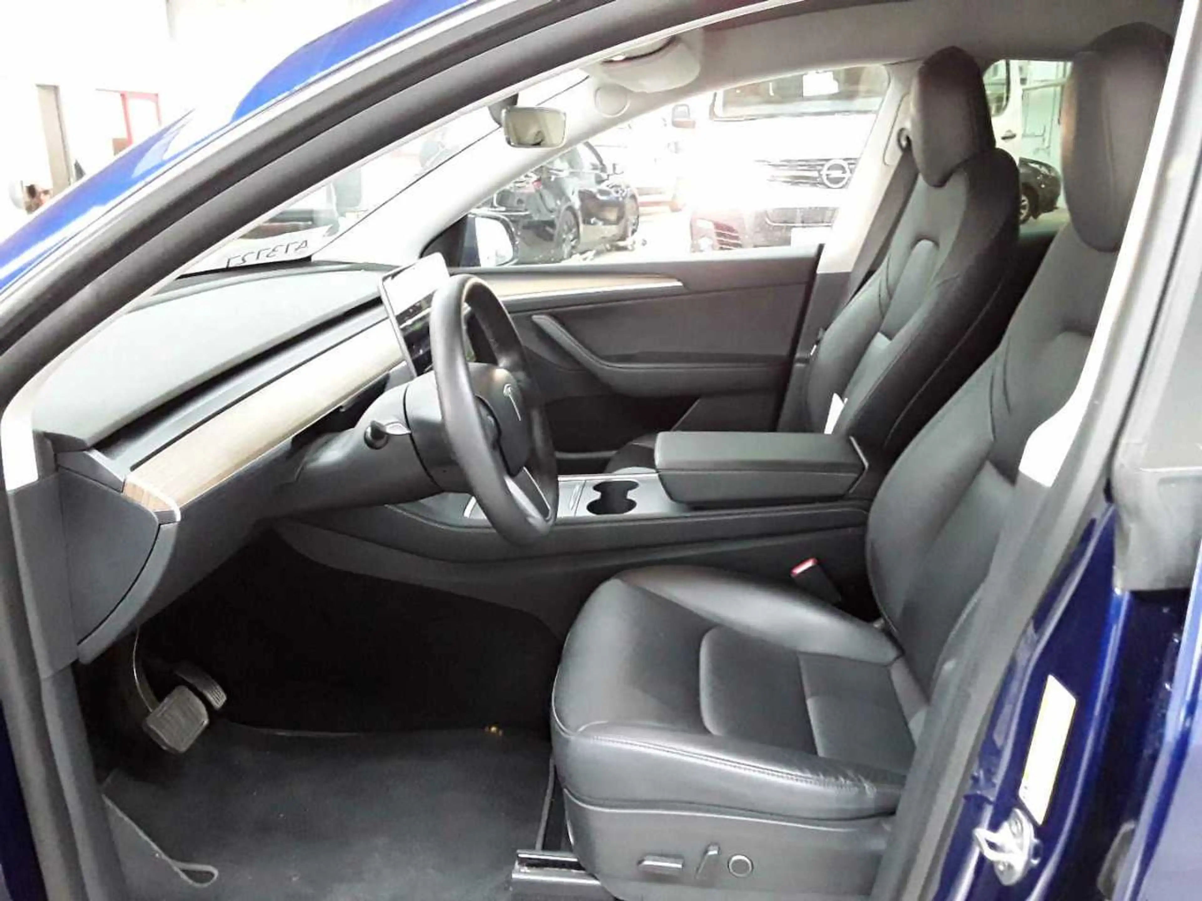 Tesla Model Y Long Range Dual Motor AWD — photo 7