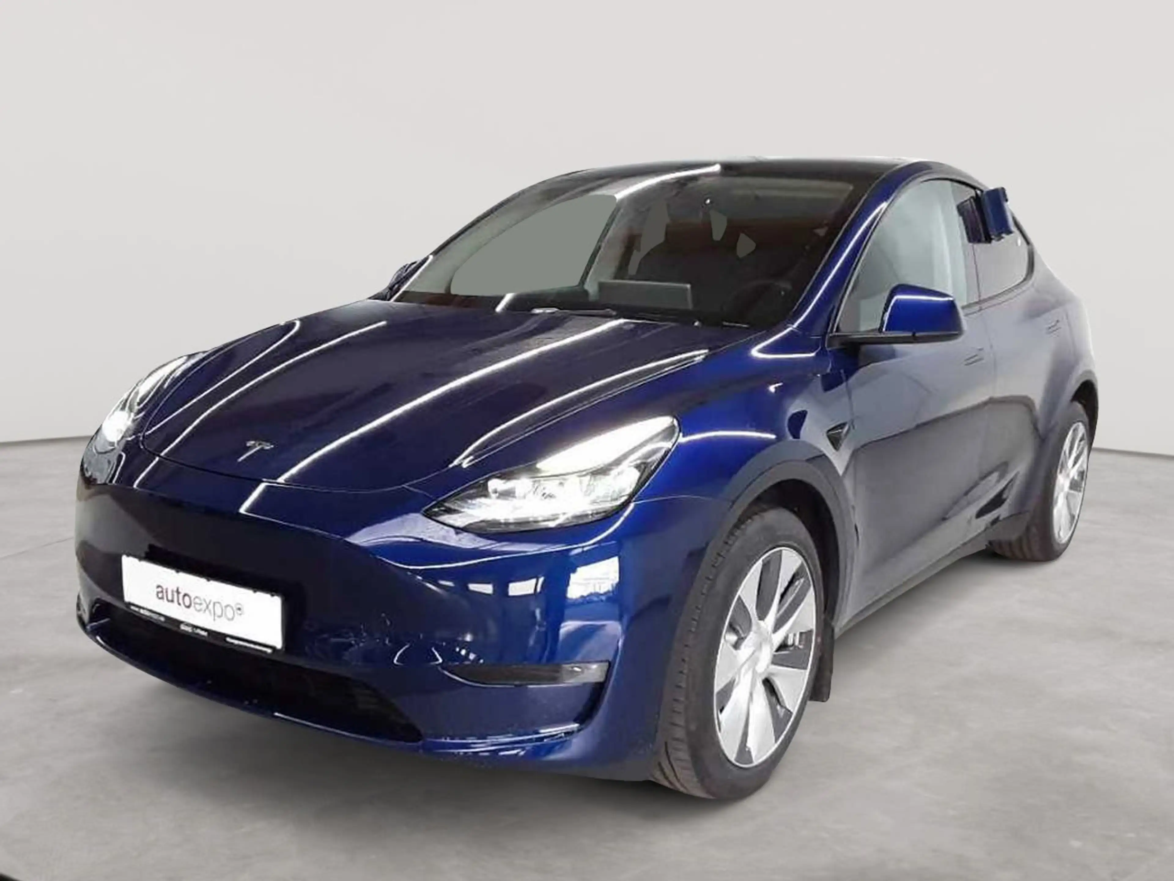 Tesla Model Y Long Range Dual Motor AWD — photo 2