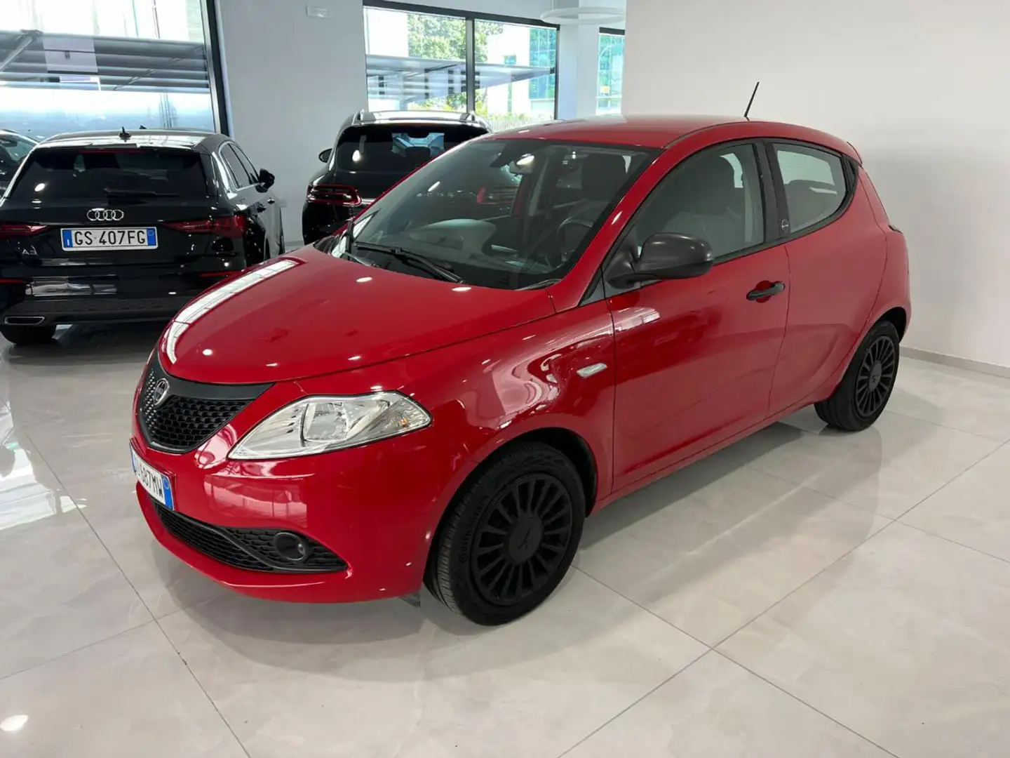 Lancia Ypsilon 1.0 FireFly 5 porte S&S Hybrid Ecochic Silver Rouge - 1